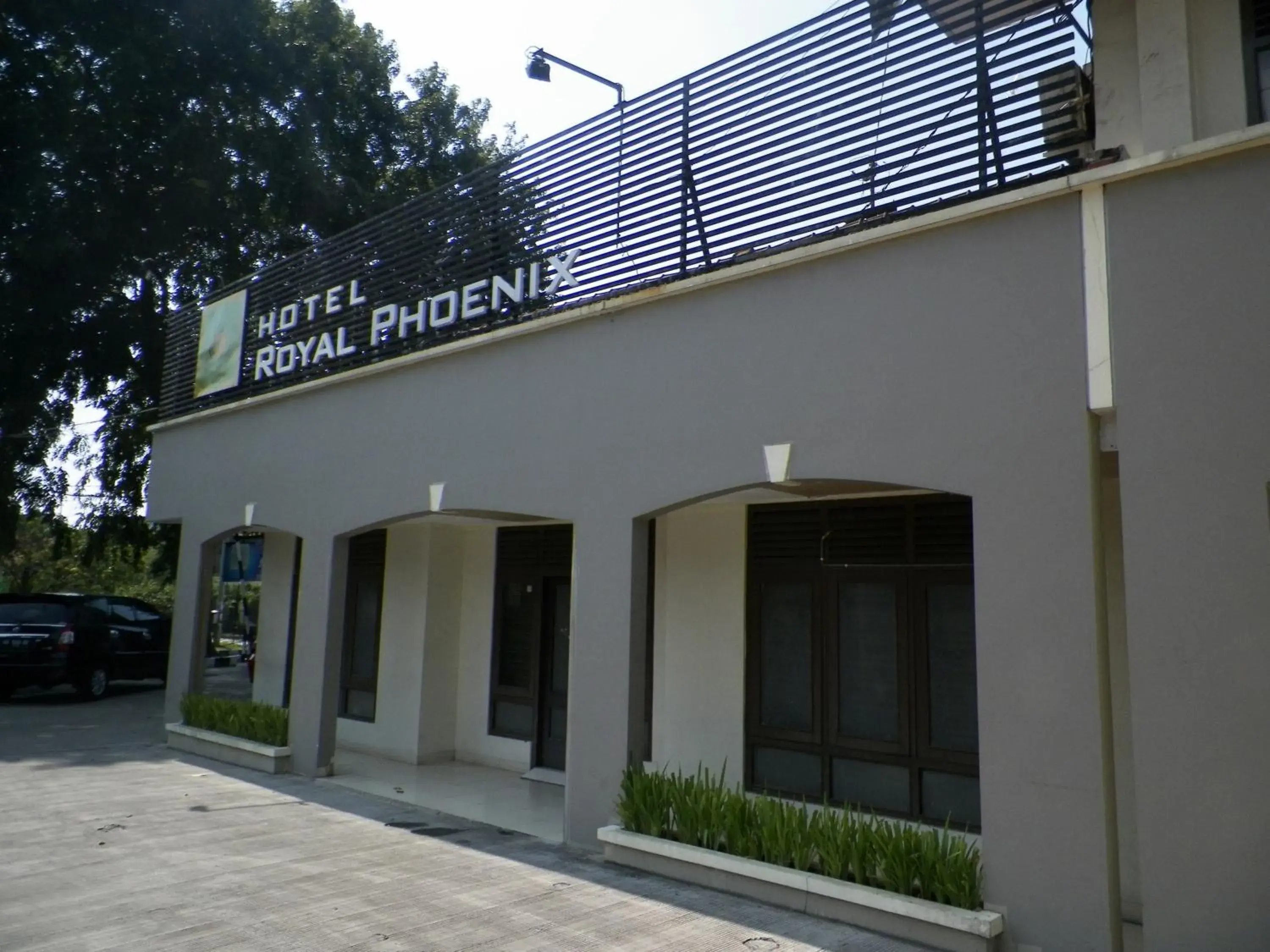 Facade/entrance in RedDoorz At Jalan Sriwijaya Semarang Facade/entrance in RedDoorz At Jalan Sriwijaya Semarang