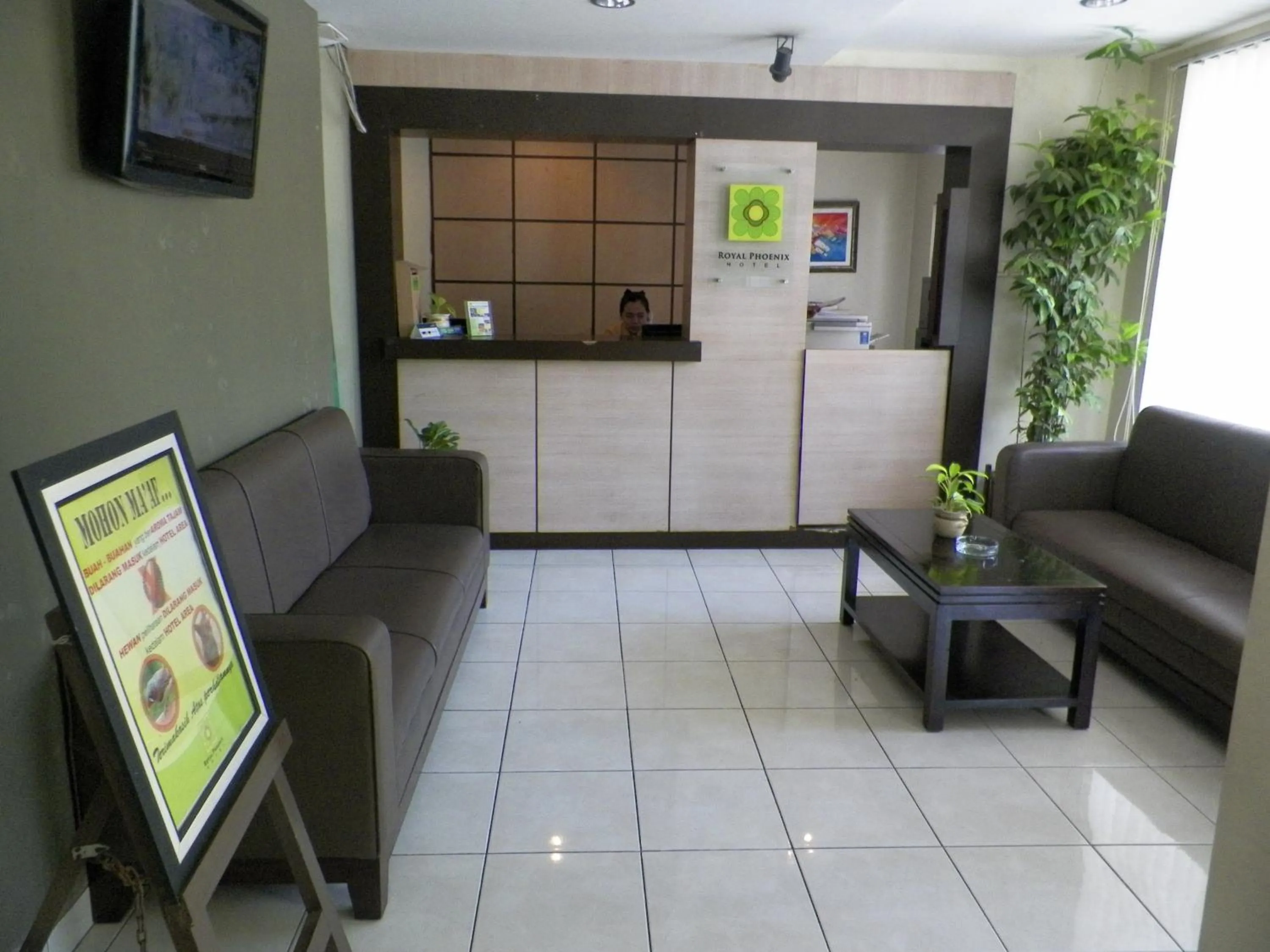 Lobby or reception in RedDoorz At Jalan Sriwijaya Semarang