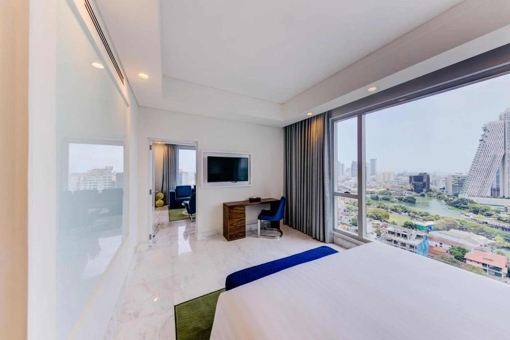 Property building, Bed in Cinnamon Red Colombo