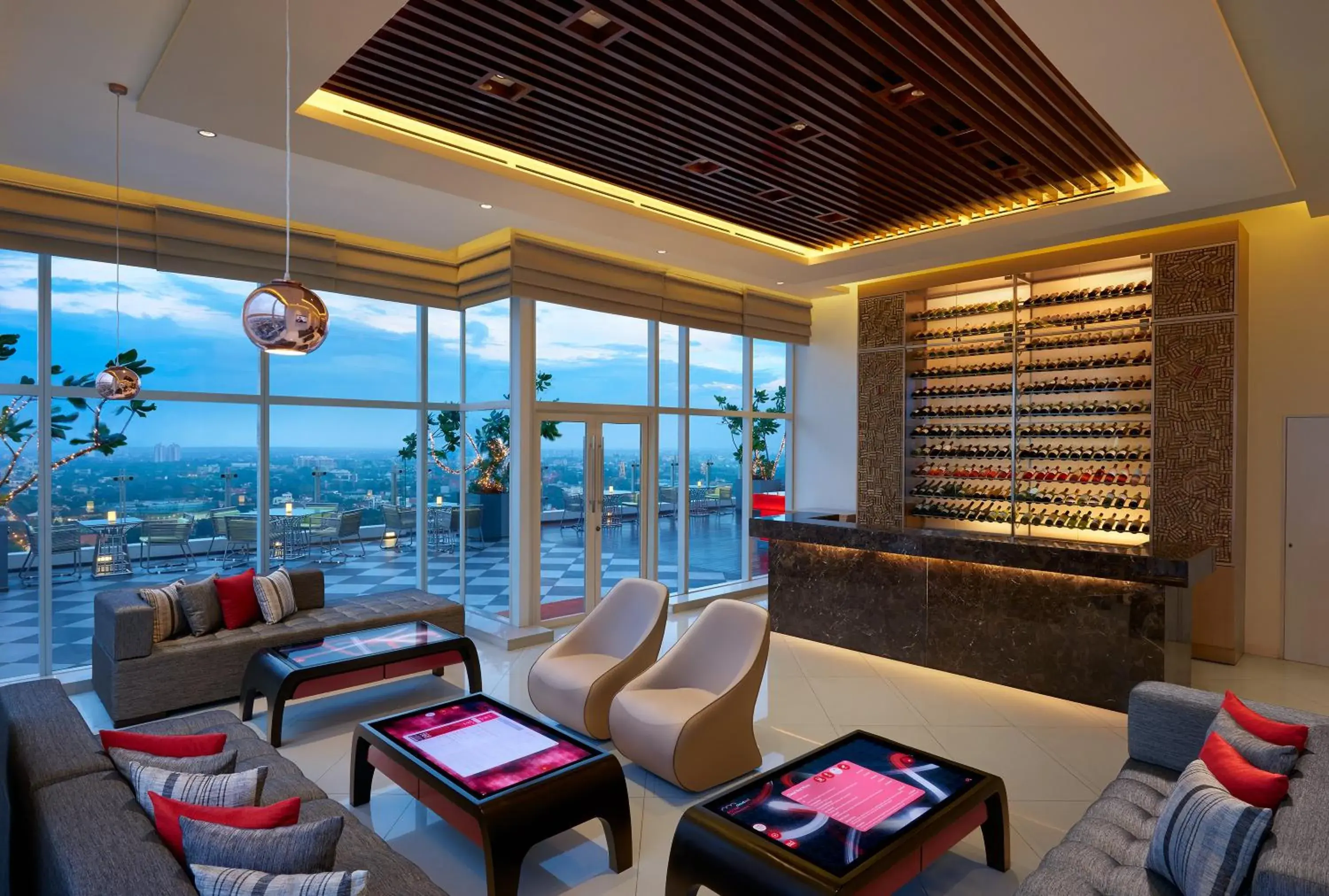 Lounge or bar in Cinnamon Red Colombo Lounge or bar in Cinnamon Red Colombo