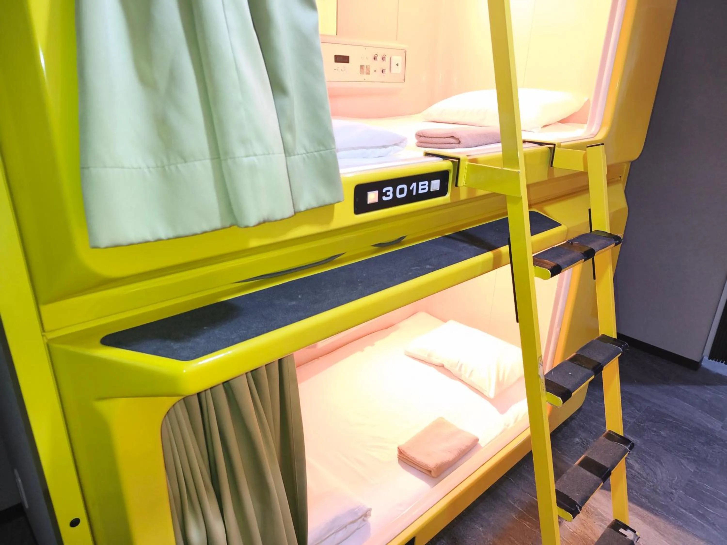 Photo of the whole room, Bed in Hotel Shin-Imamiya