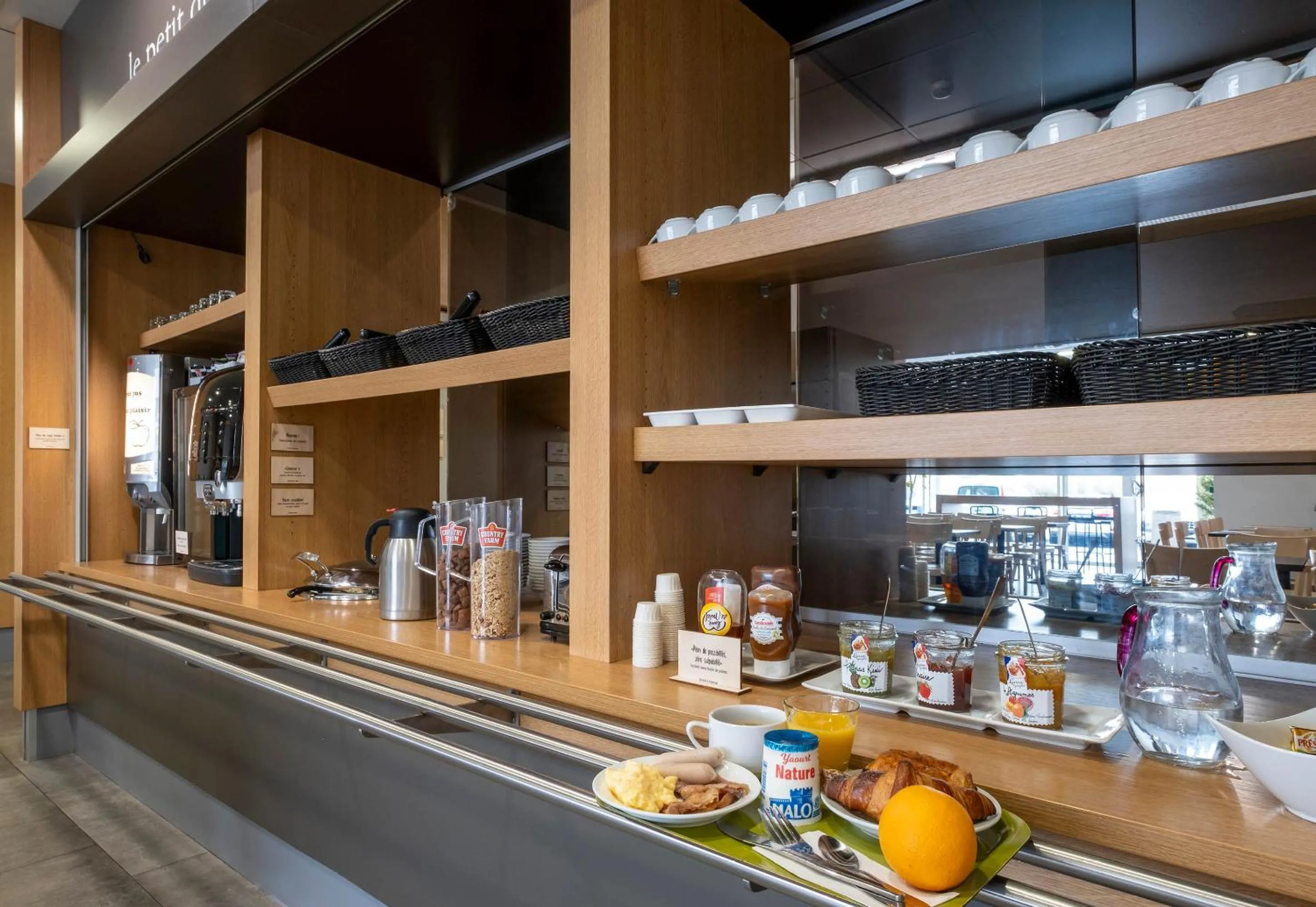 Buffet breakfast in B&B HOTEL La Rochelle Beaulieu Puilboreau