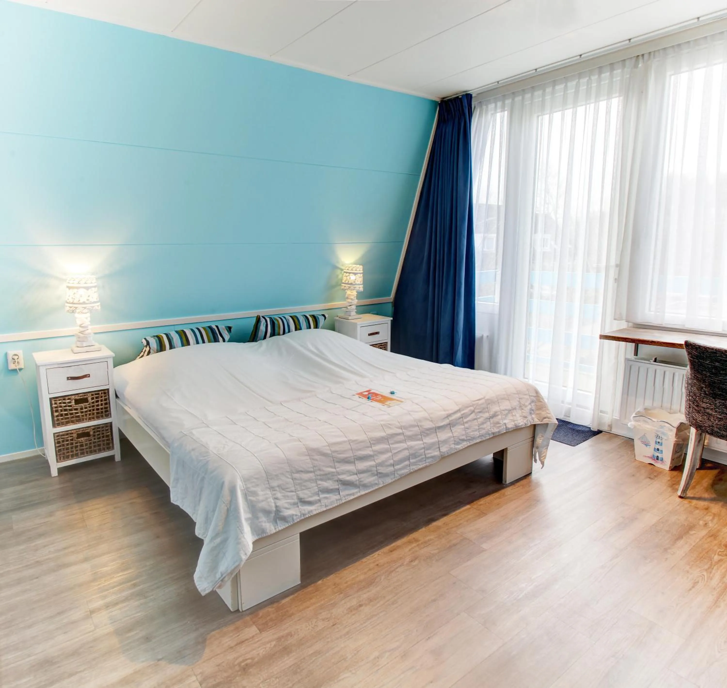 Bedroom, Bed in Hotel Kijkduin