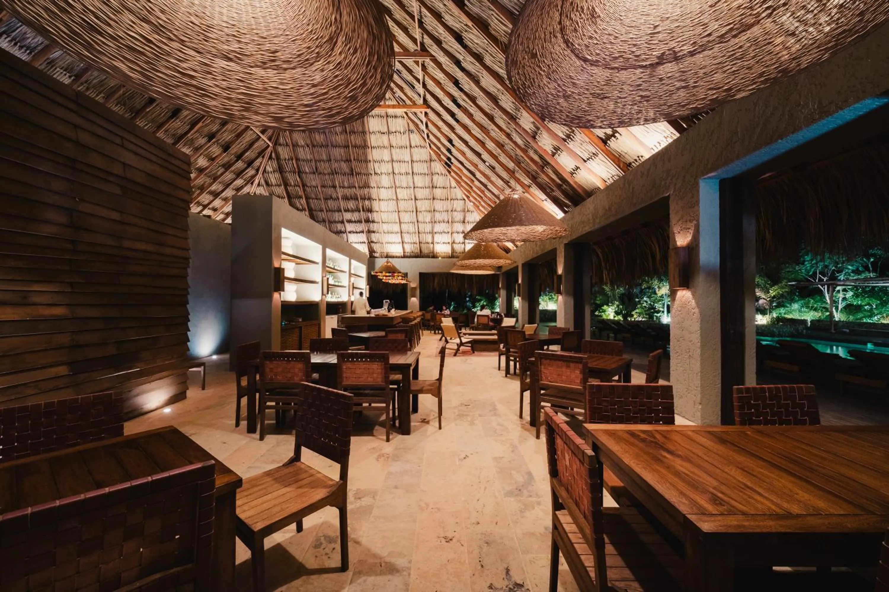 Restaurant/places to eat in Naio Hotel y Villas By OxoHotel