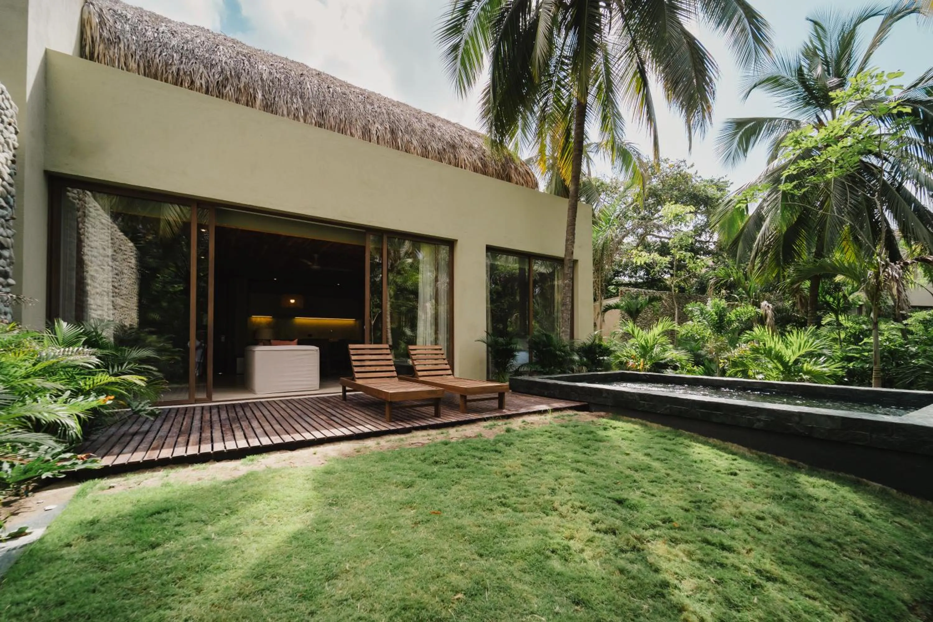 Patio in Naio Hotel y Villas By OxoHotel