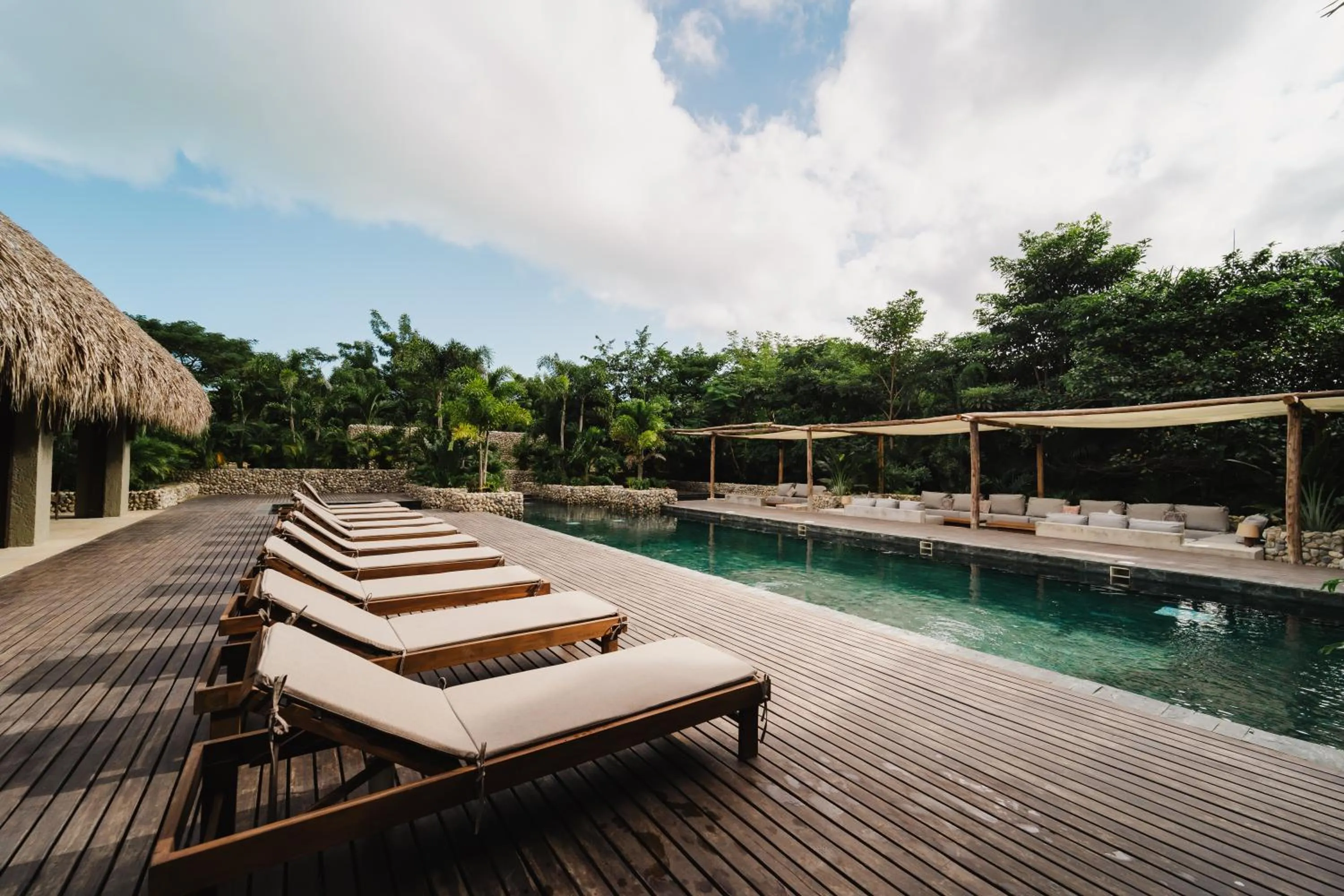 Swimming pool in Naio Hotel y Villas By OxoHotel