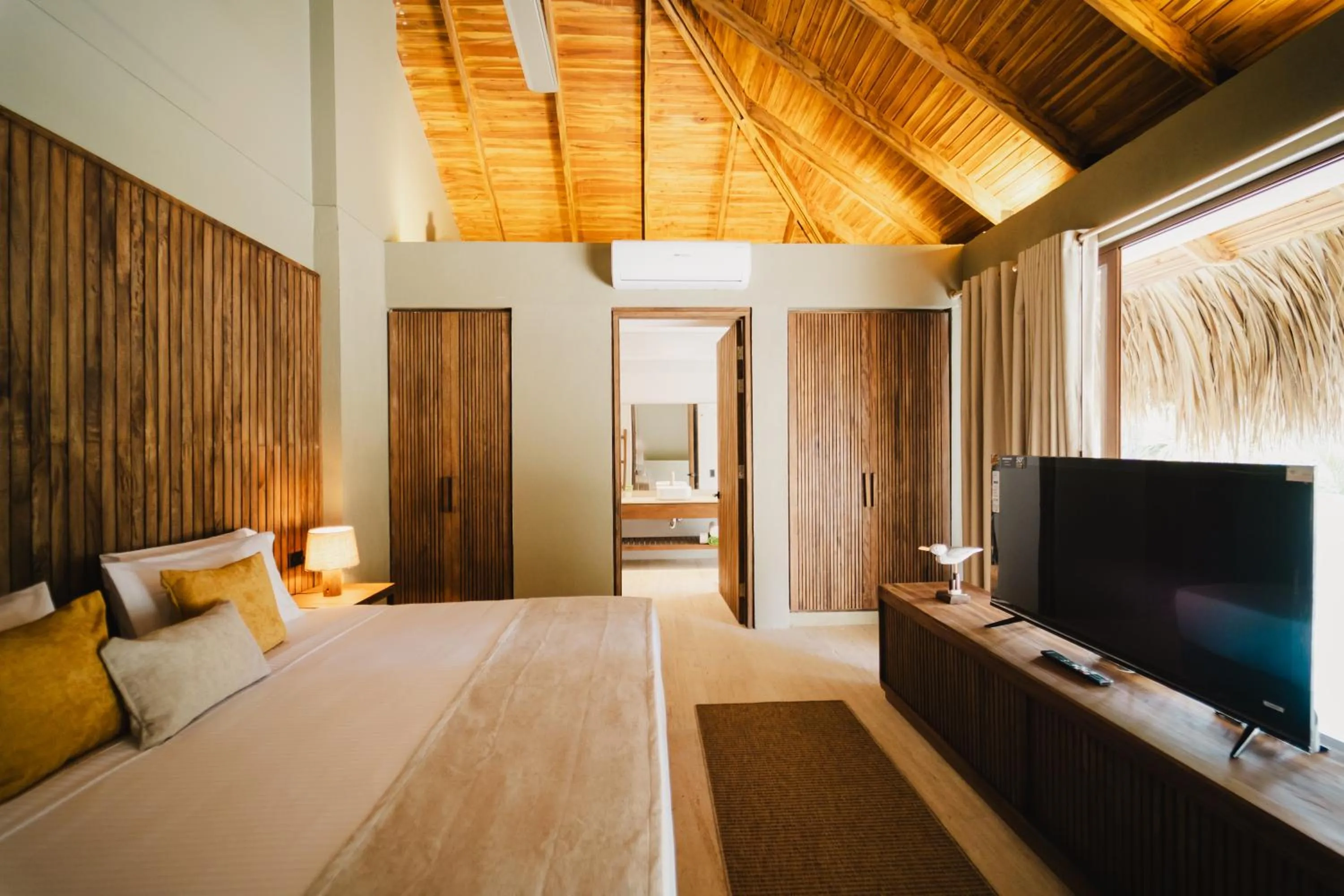 Photo of the whole room, Bed in Naio Hotel y Villas By OxoHotel