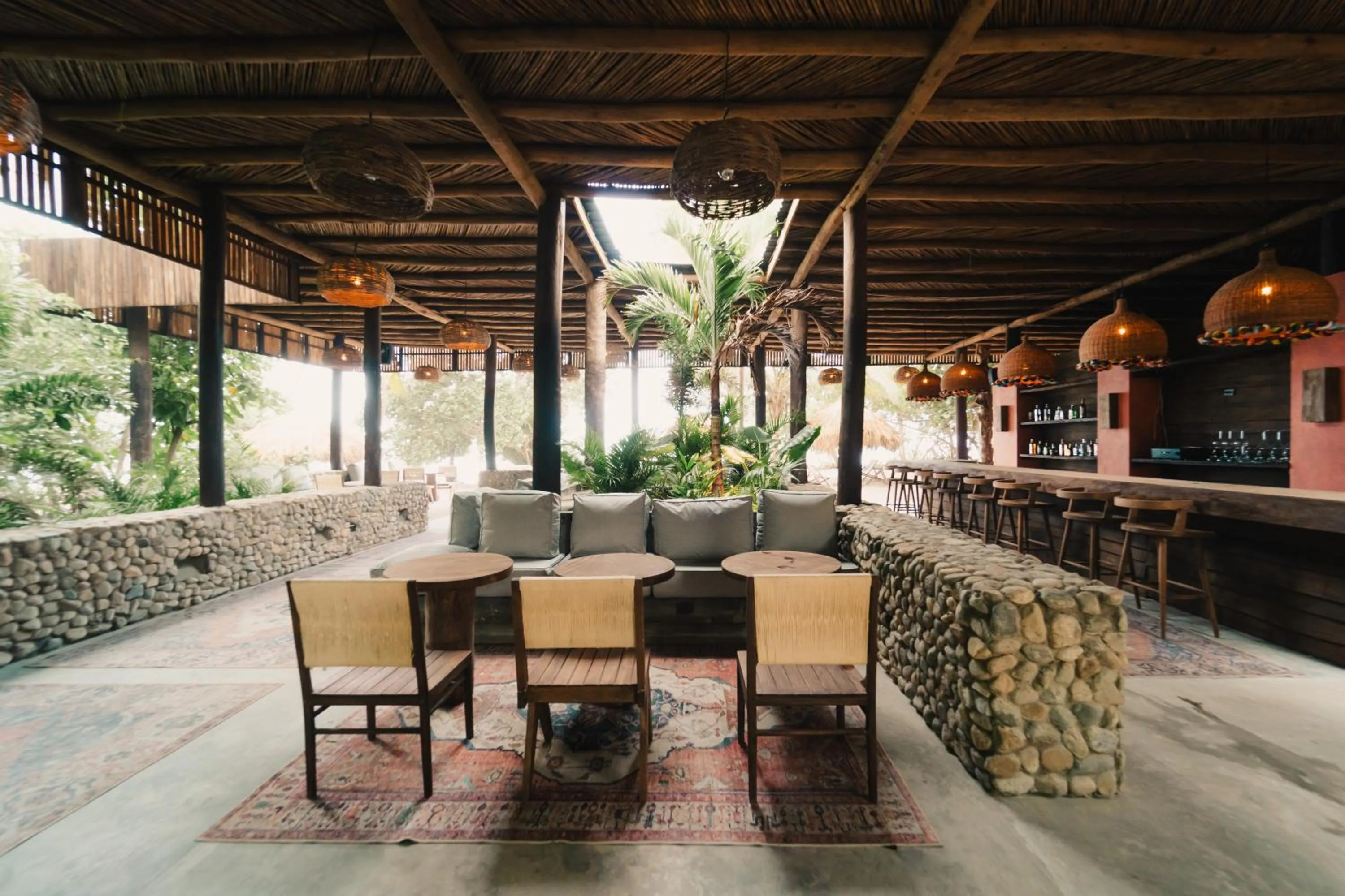 Restaurant/places to eat in Naio Hotel y Villas By OxoHotel