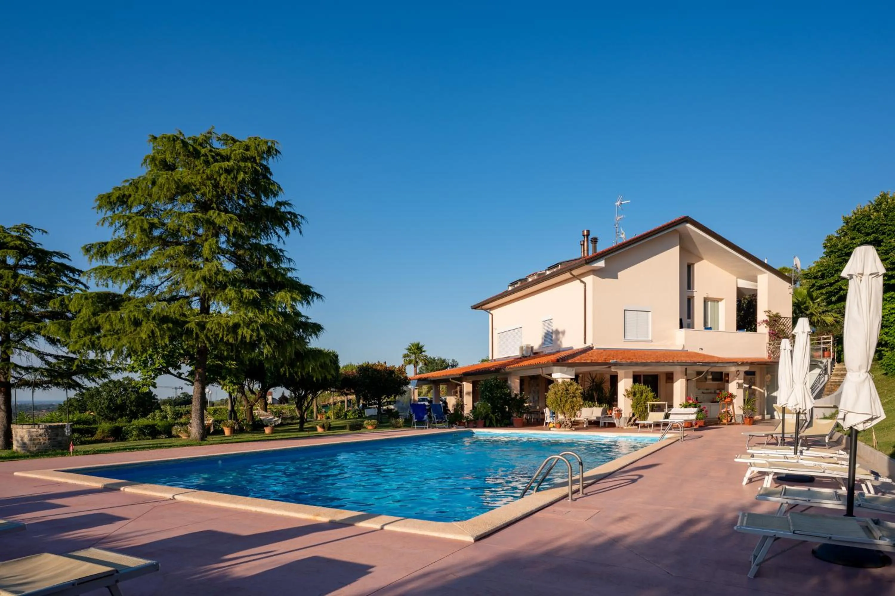 Property building in Villa Dell' Artista - Villa Anna