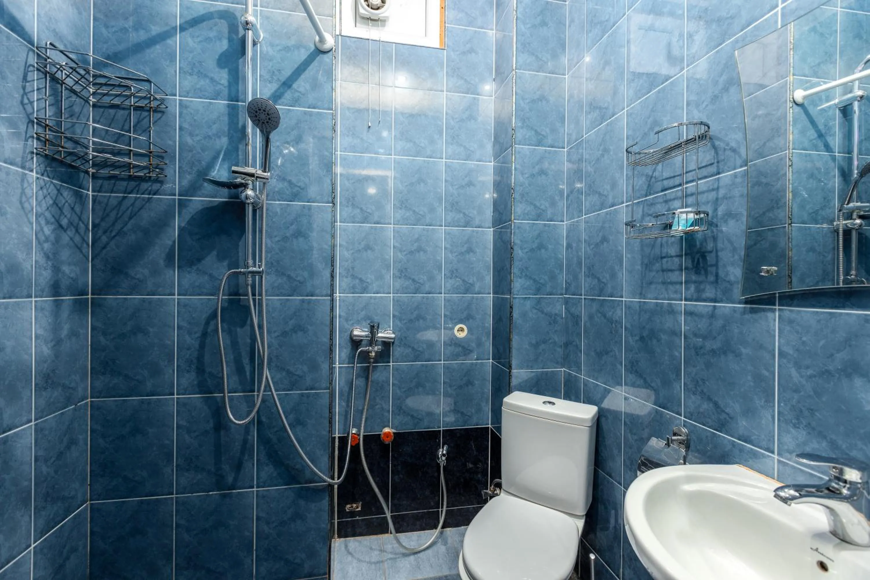 Shower in Sunny Hotel Tbilisi