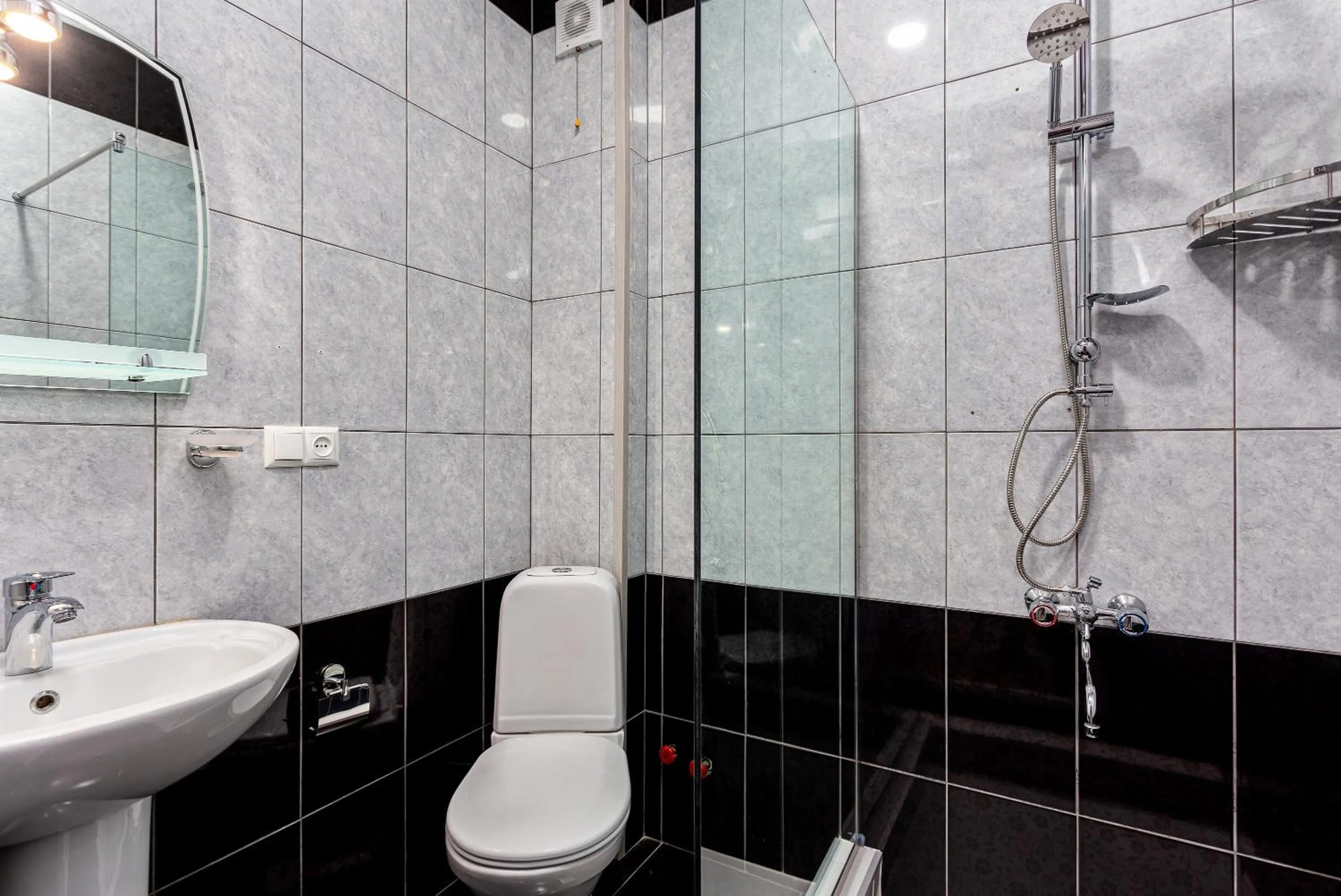 Shower in Sunny Hotel Tbilisi