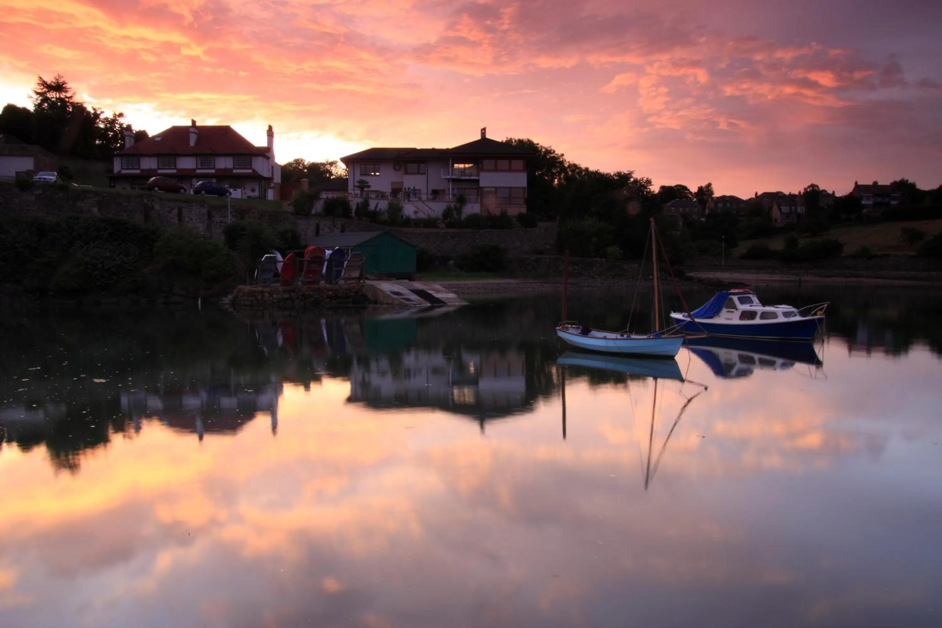 Area and facilities in Aberdour Hotel, Stables Rooms & Beer Garden