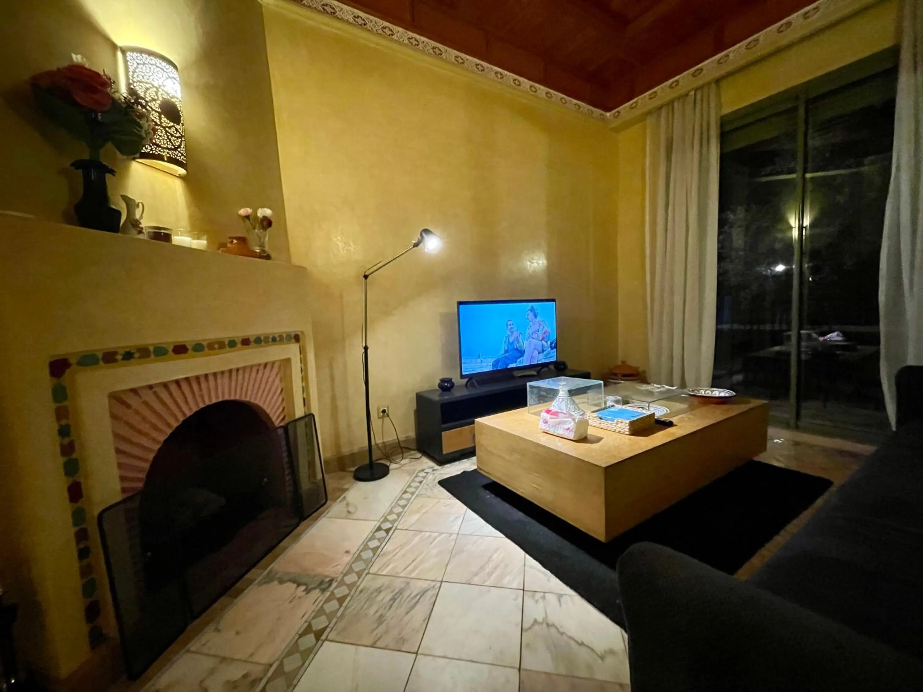 Communal lounge/ TV room in Les Fleurs du Bien - Marrakech