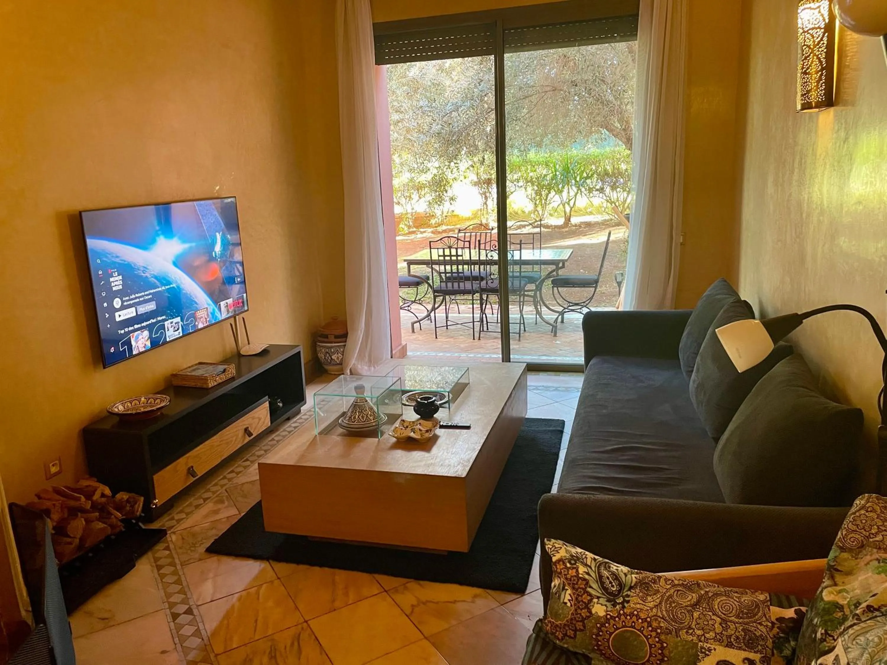 Communal lounge/ TV room in Les Fleurs du Bien - Marrakech