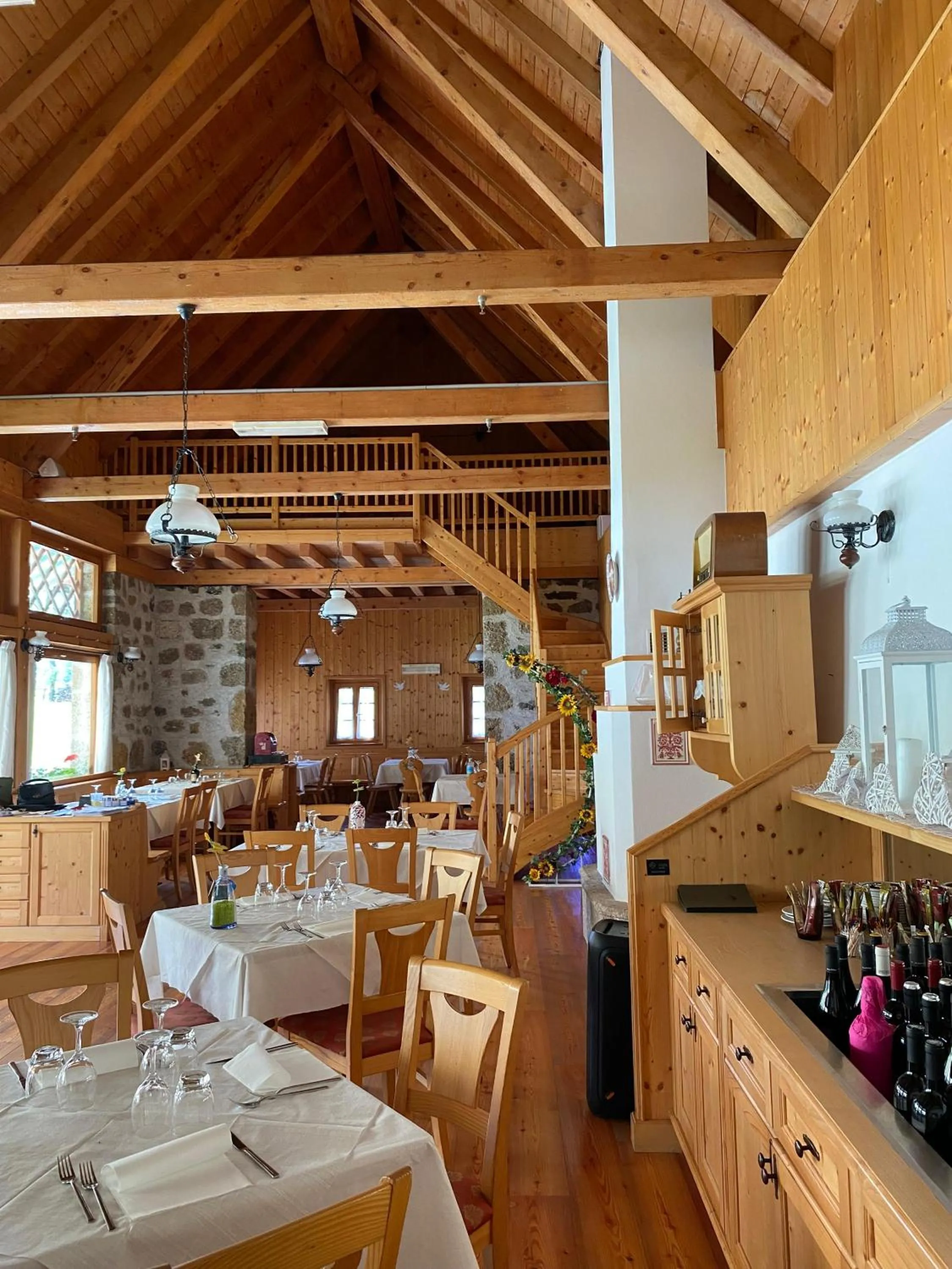 Restaurant/places to eat in Hotel Aplis