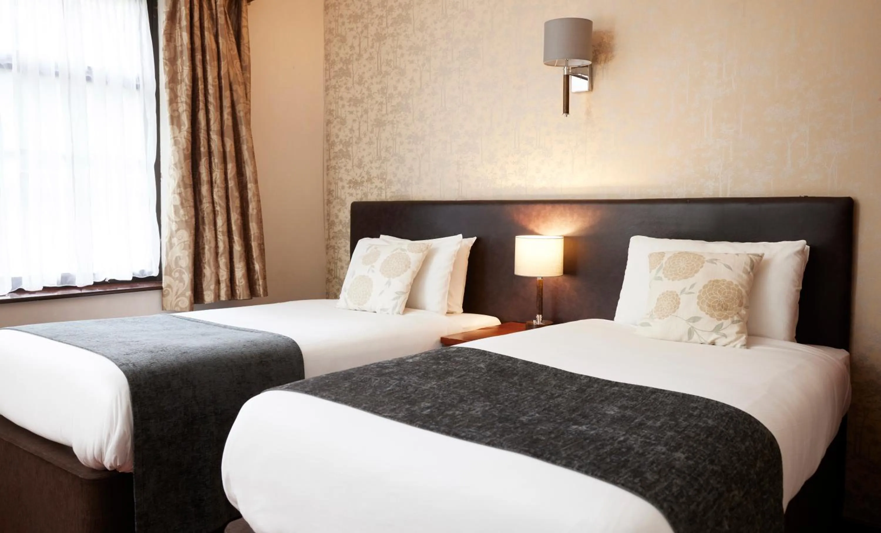 Bedroom, Bed in Hunters Hall Inn by Greene King Inns