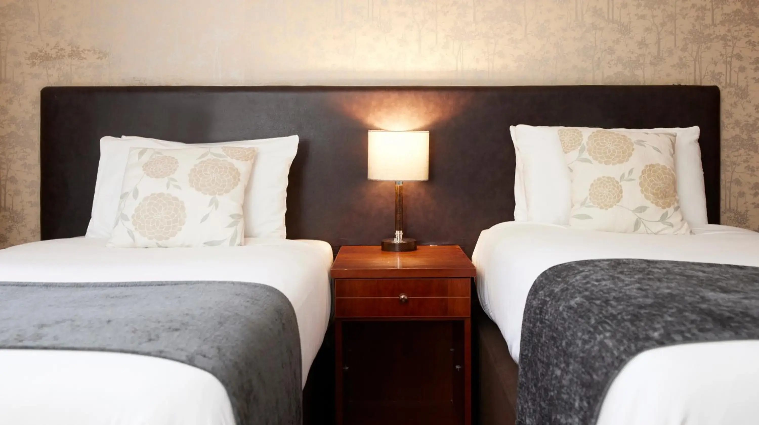 Twin Room in Hunters Hall Inn by Greene King Inns Twin Room in Hunters Hall Inn by Greene King Inns