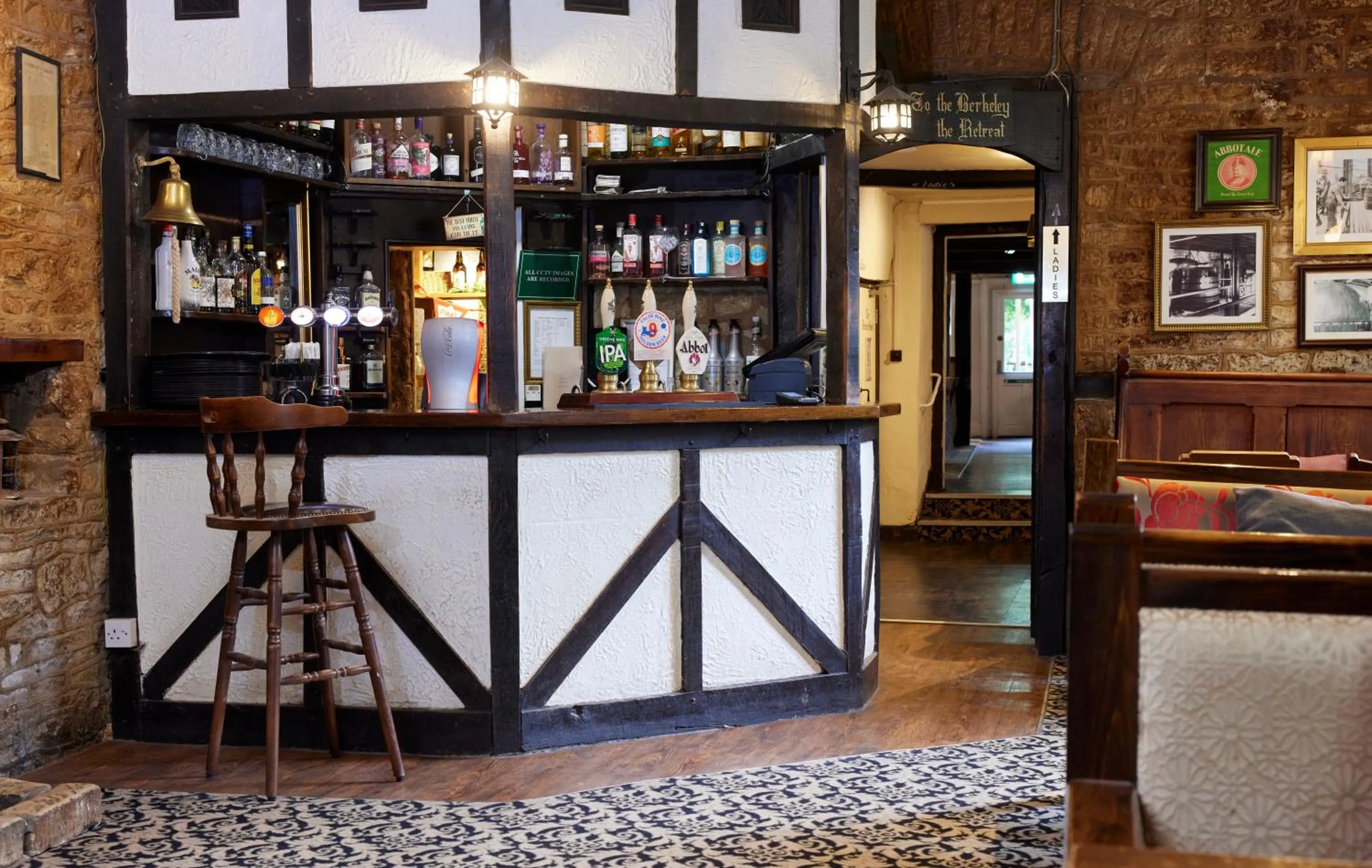 Lounge or bar in Hunters Hall Inn by Greene King Inns