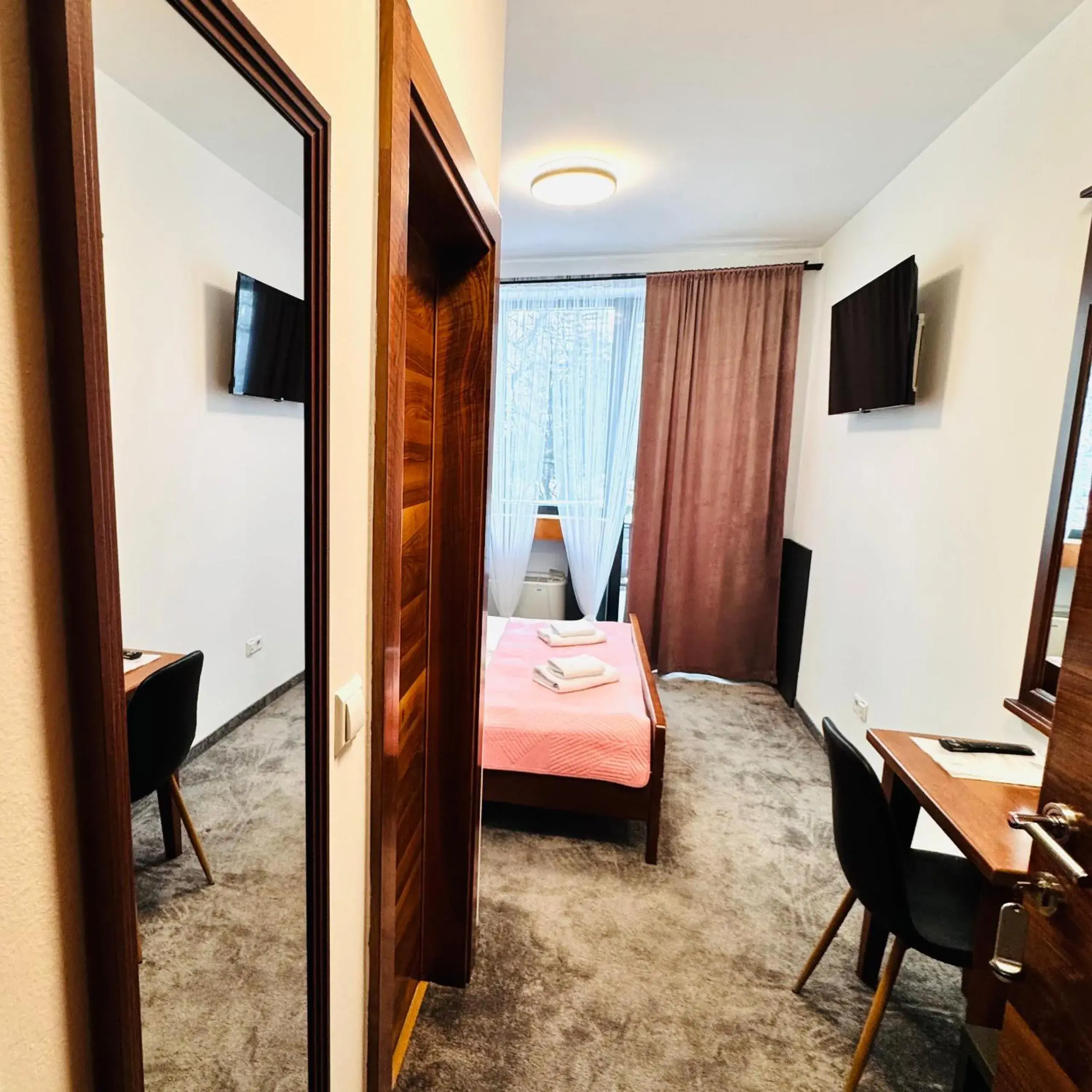 Double Room in Hotel Paviljon Double Room in Hotel Paviljon