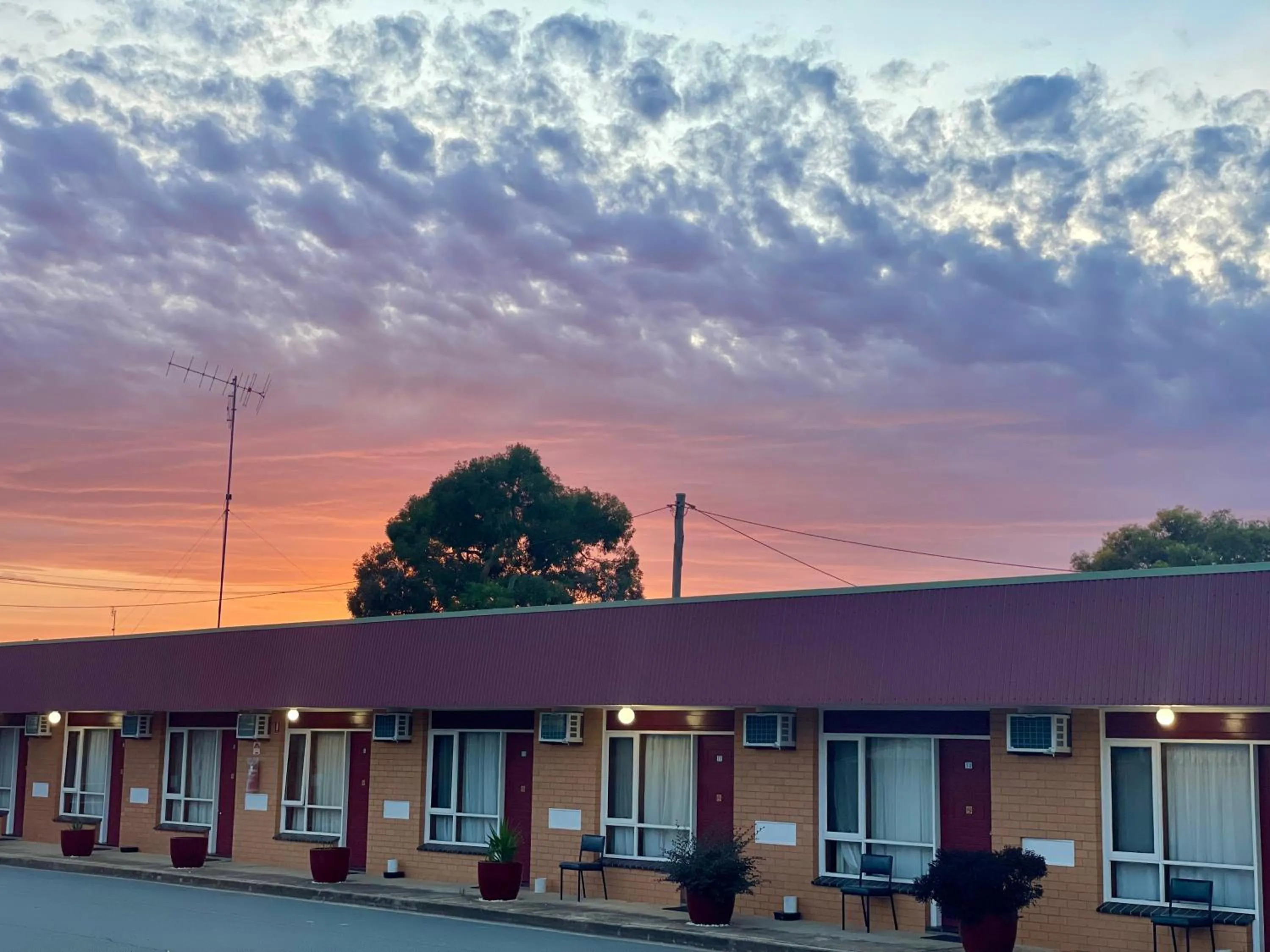 Property building in Century Motor Inn, Finley