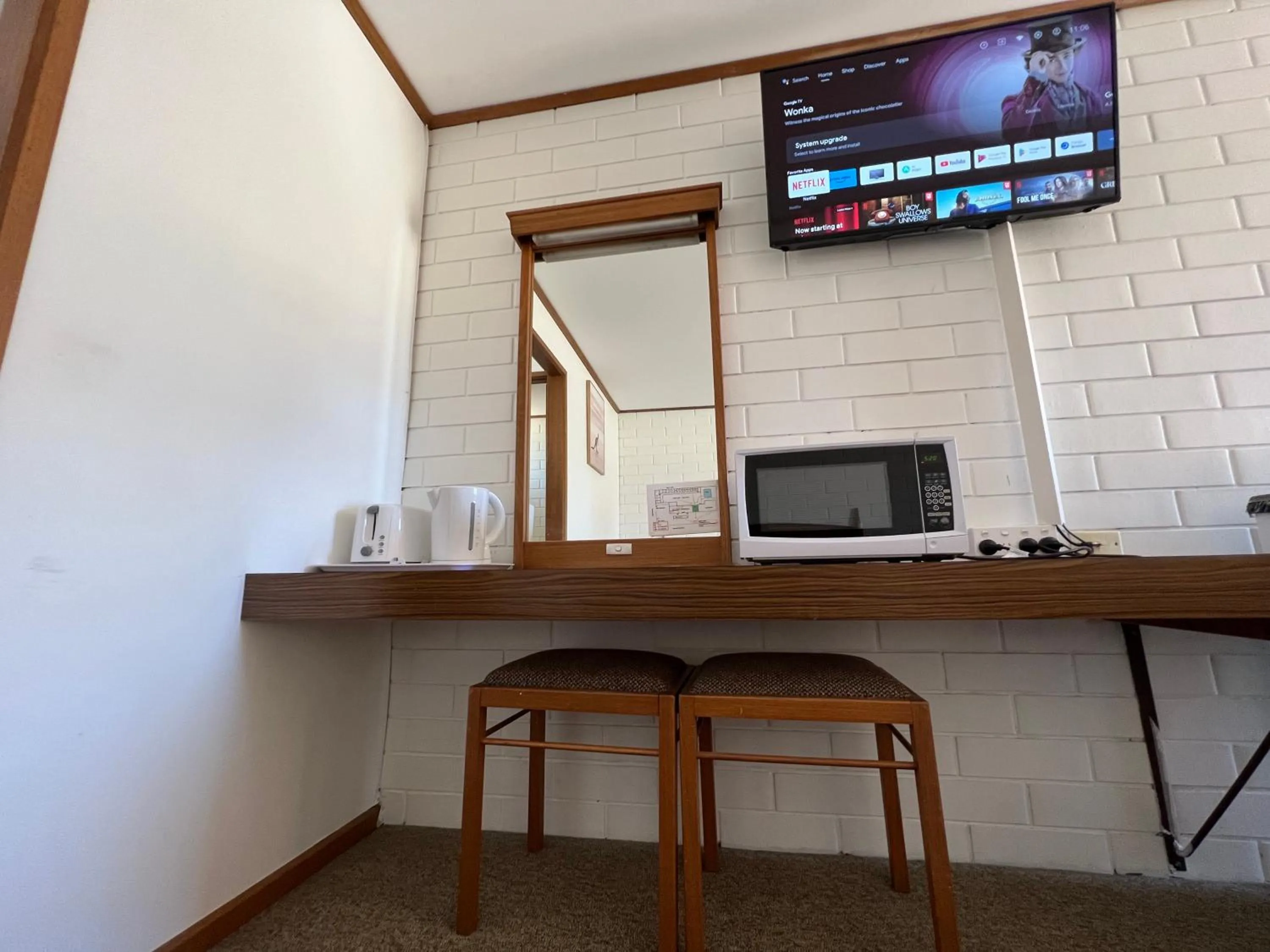 TV and multimedia in Century Motor Inn, Finley