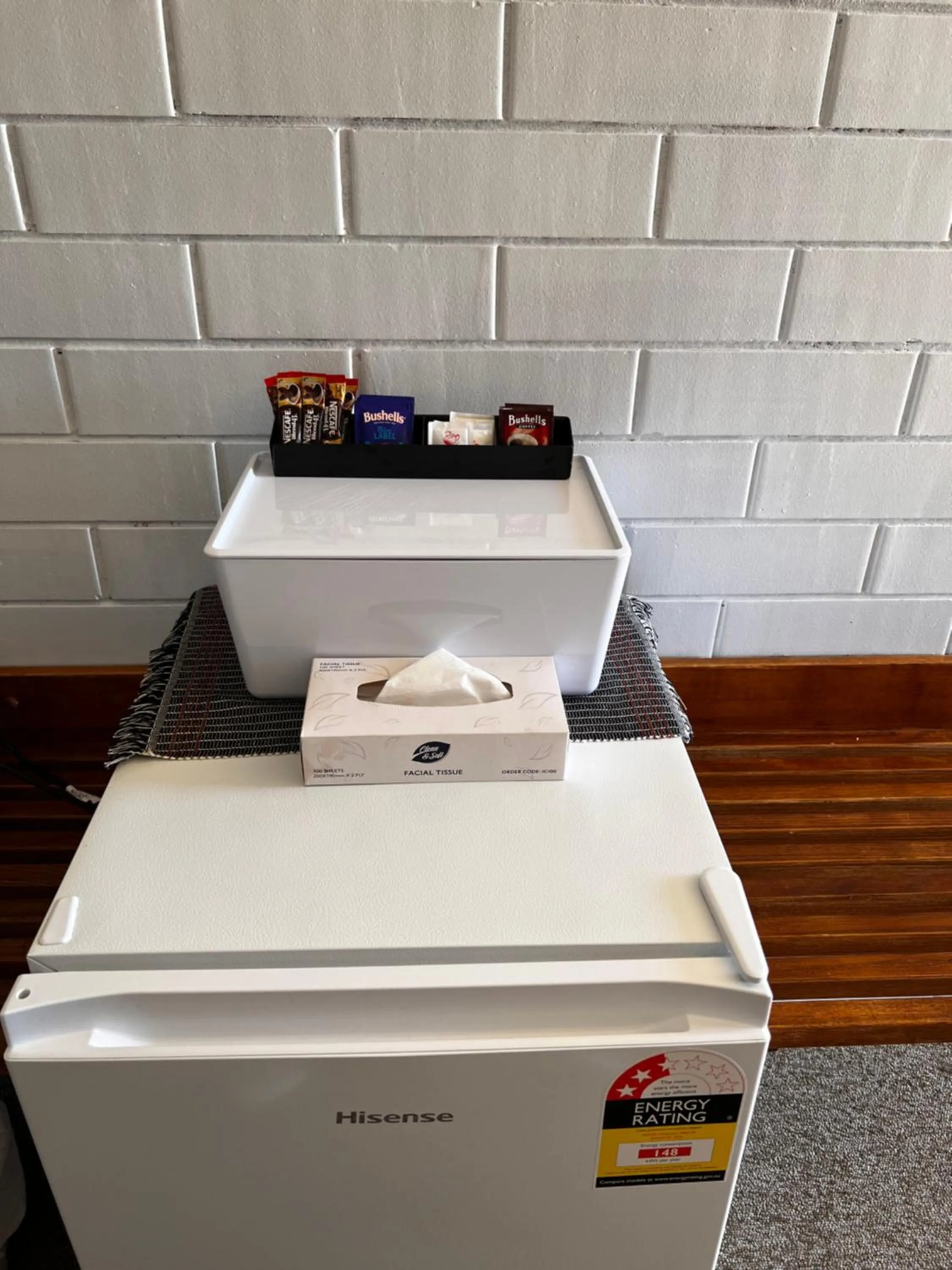 Kitchen or kitchenette in Century Motor Inn, Finley