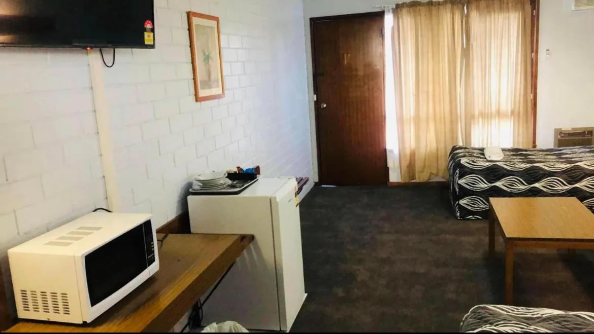 Bed in Century Motor Inn, Finley