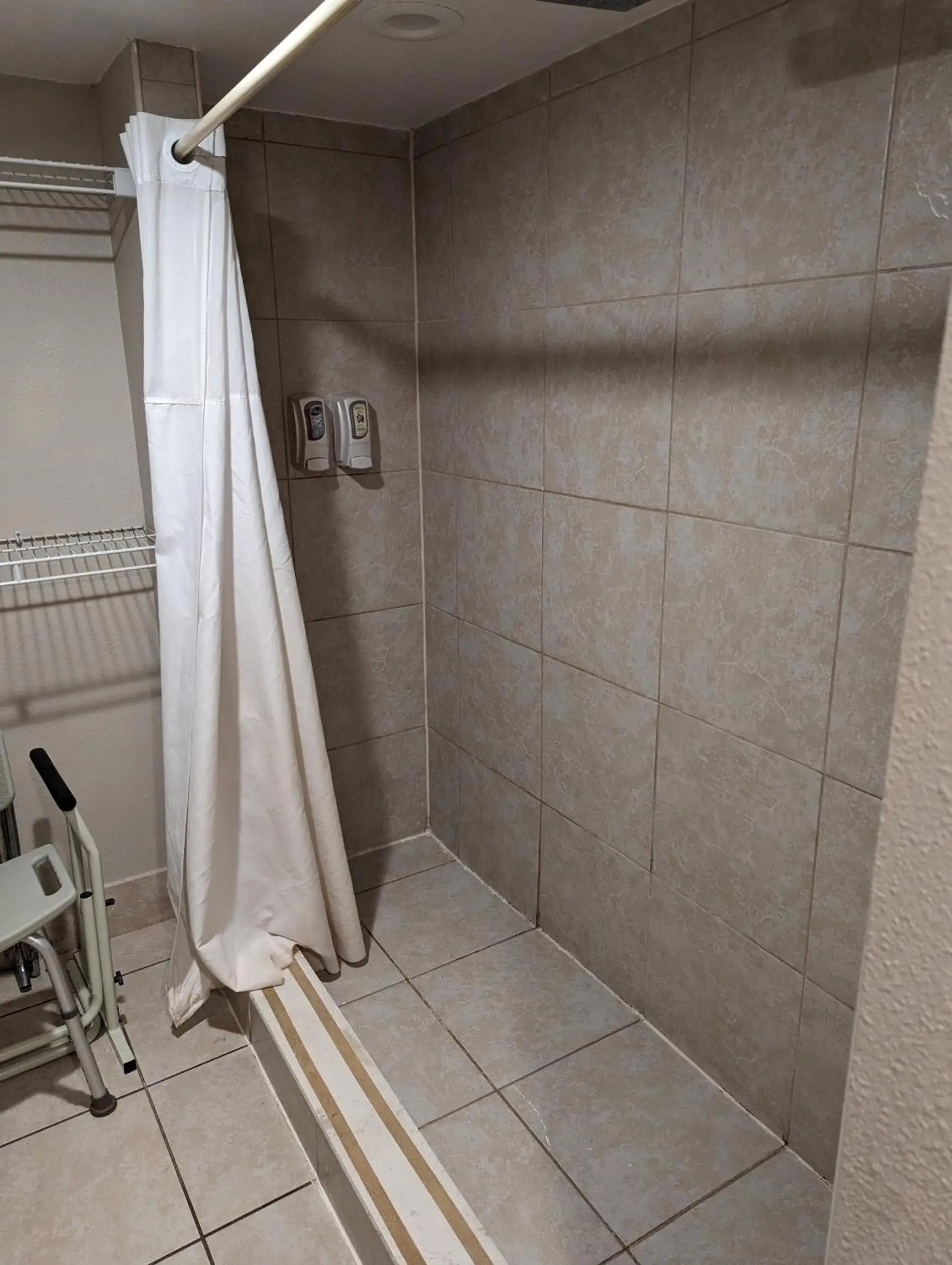 Shower, Bathroom in Monte Carlo Inn- Near Disney