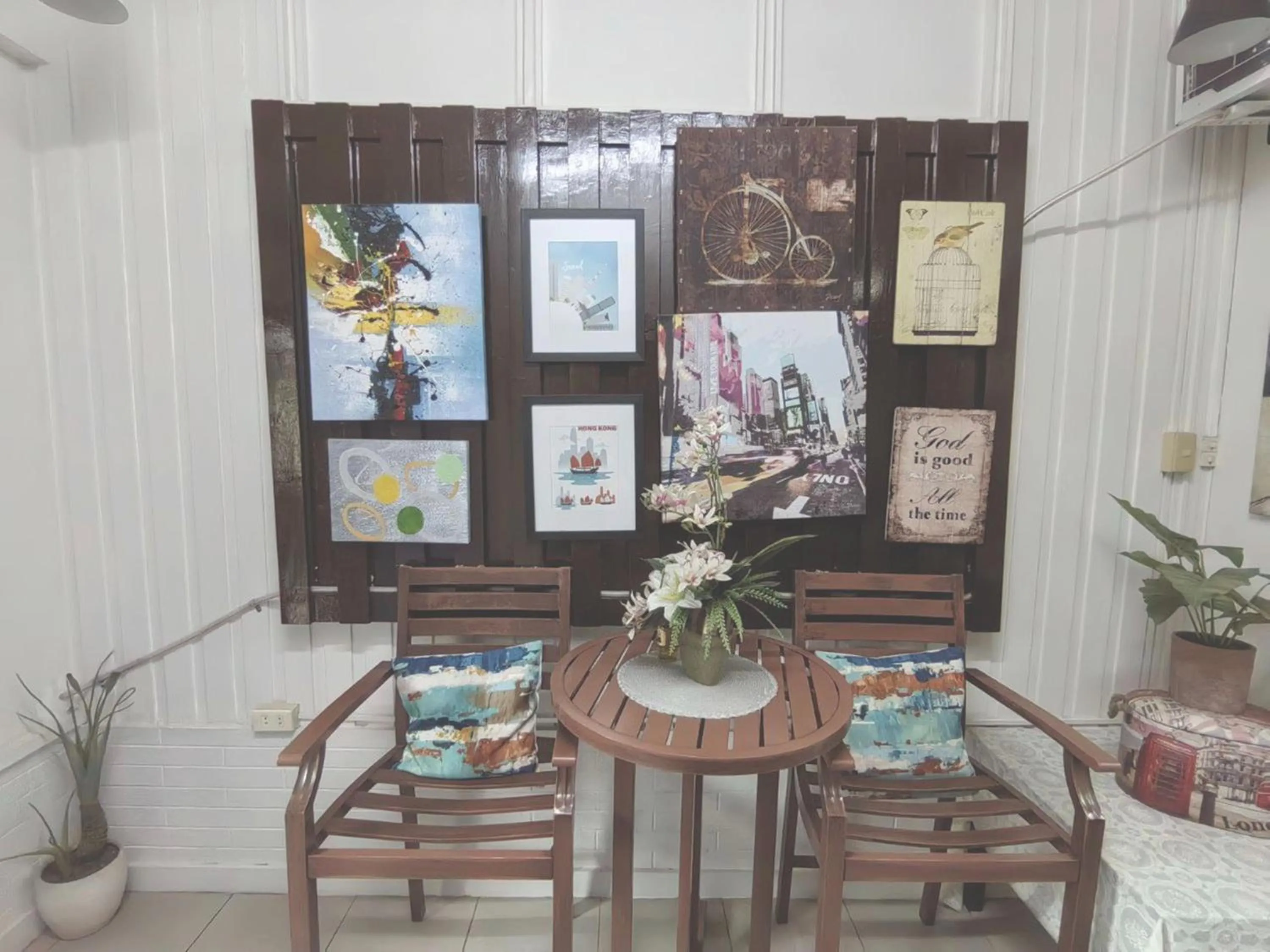 Seating area in Nappers Hostel