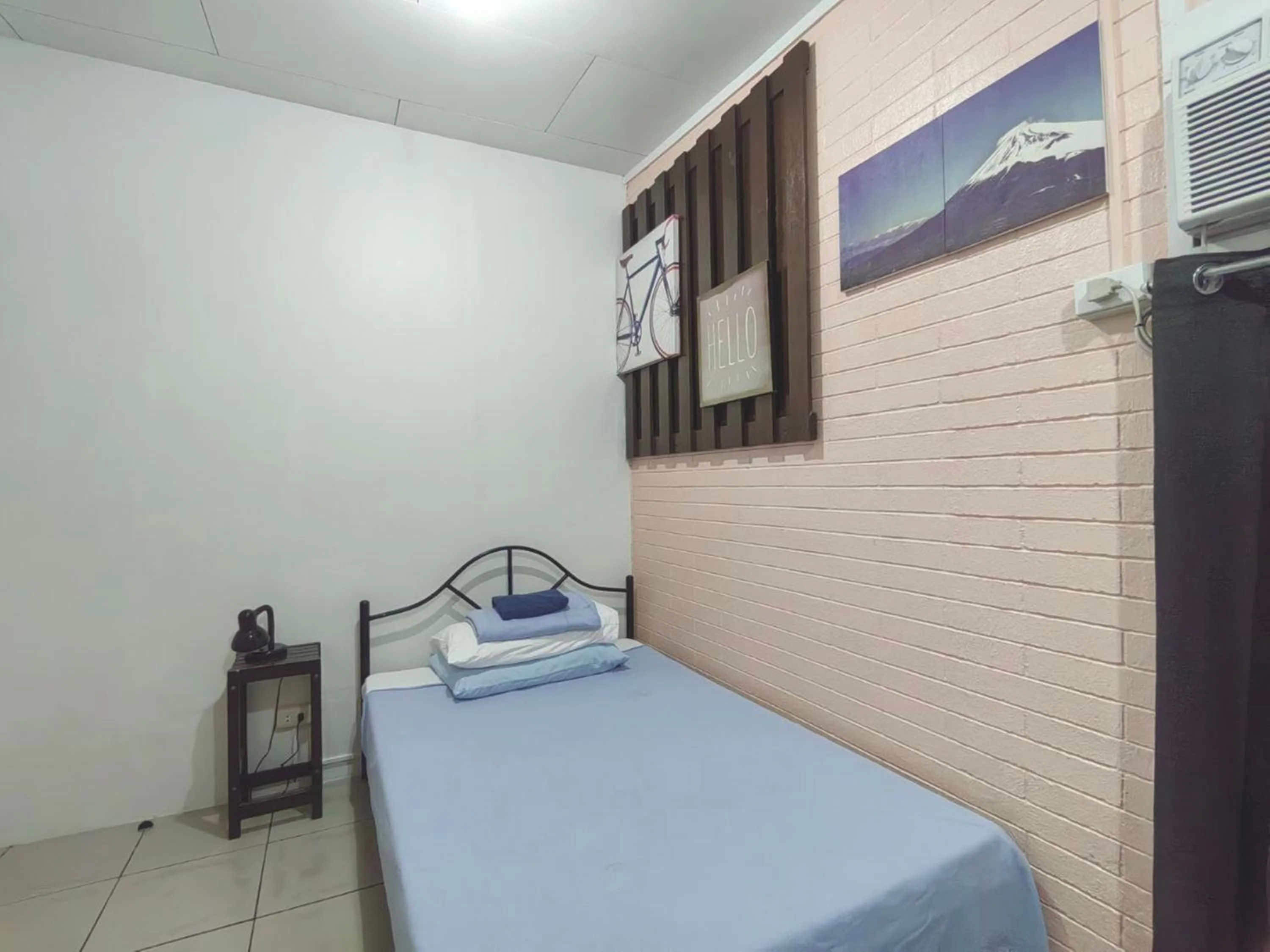 Photo of the whole room, Bed in Nappers Hostel