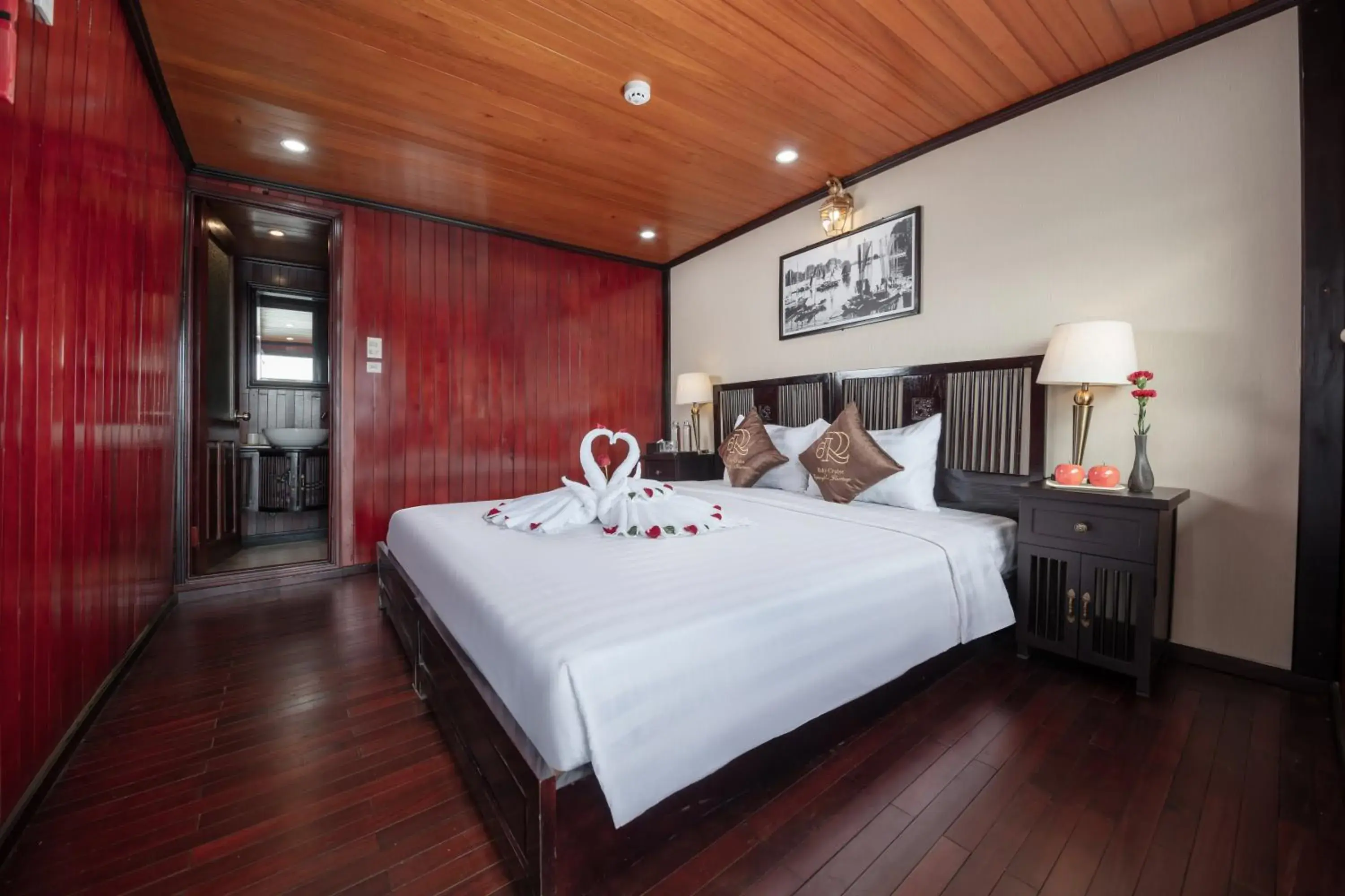 Queen Room in Ruby Cruise Queen Room in Ruby Cruise