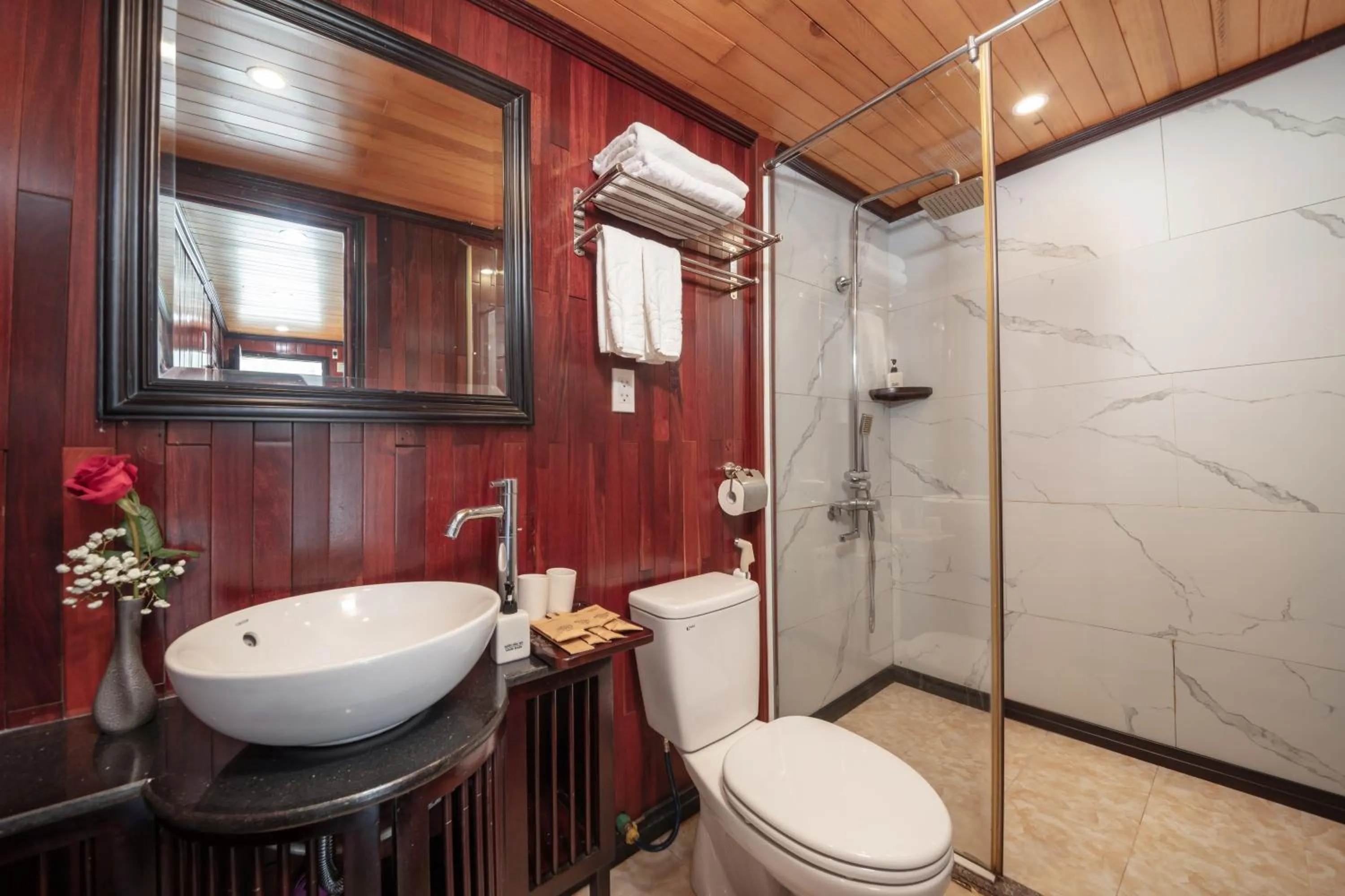 Bathroom in Ruby Cruise