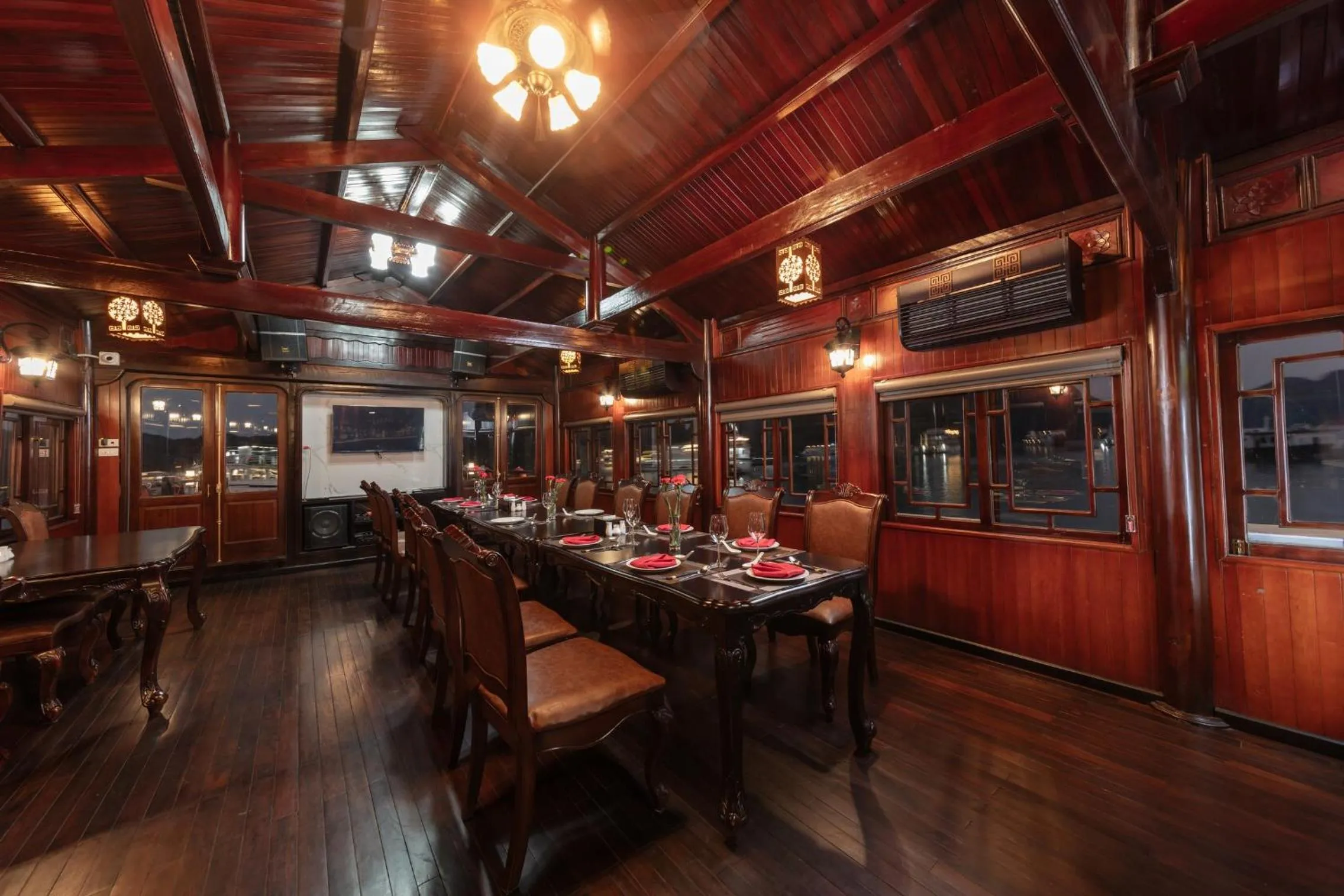 Restaurant/places to eat in Ruby Cruise