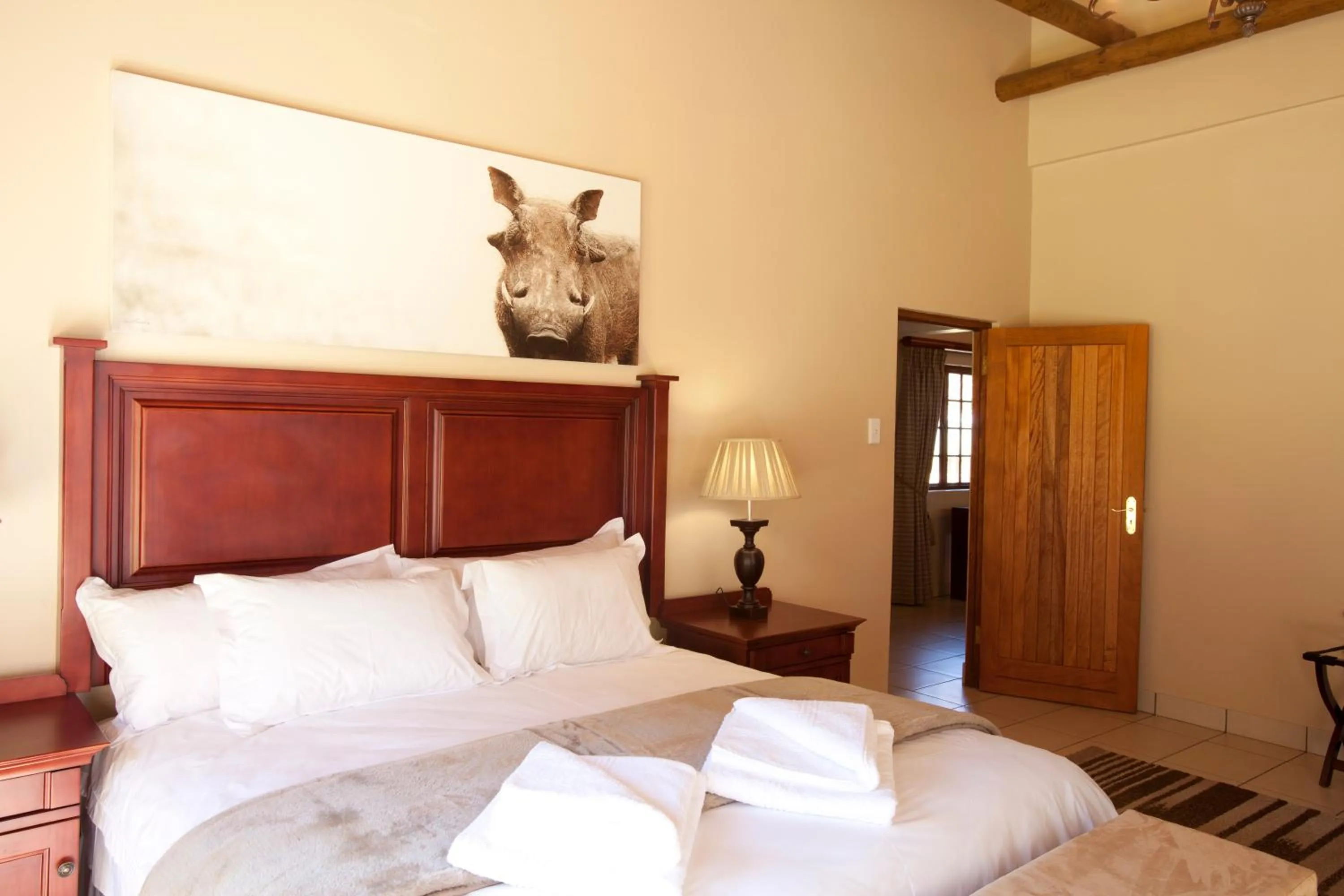 Bedroom, Bed in Whispering Waters