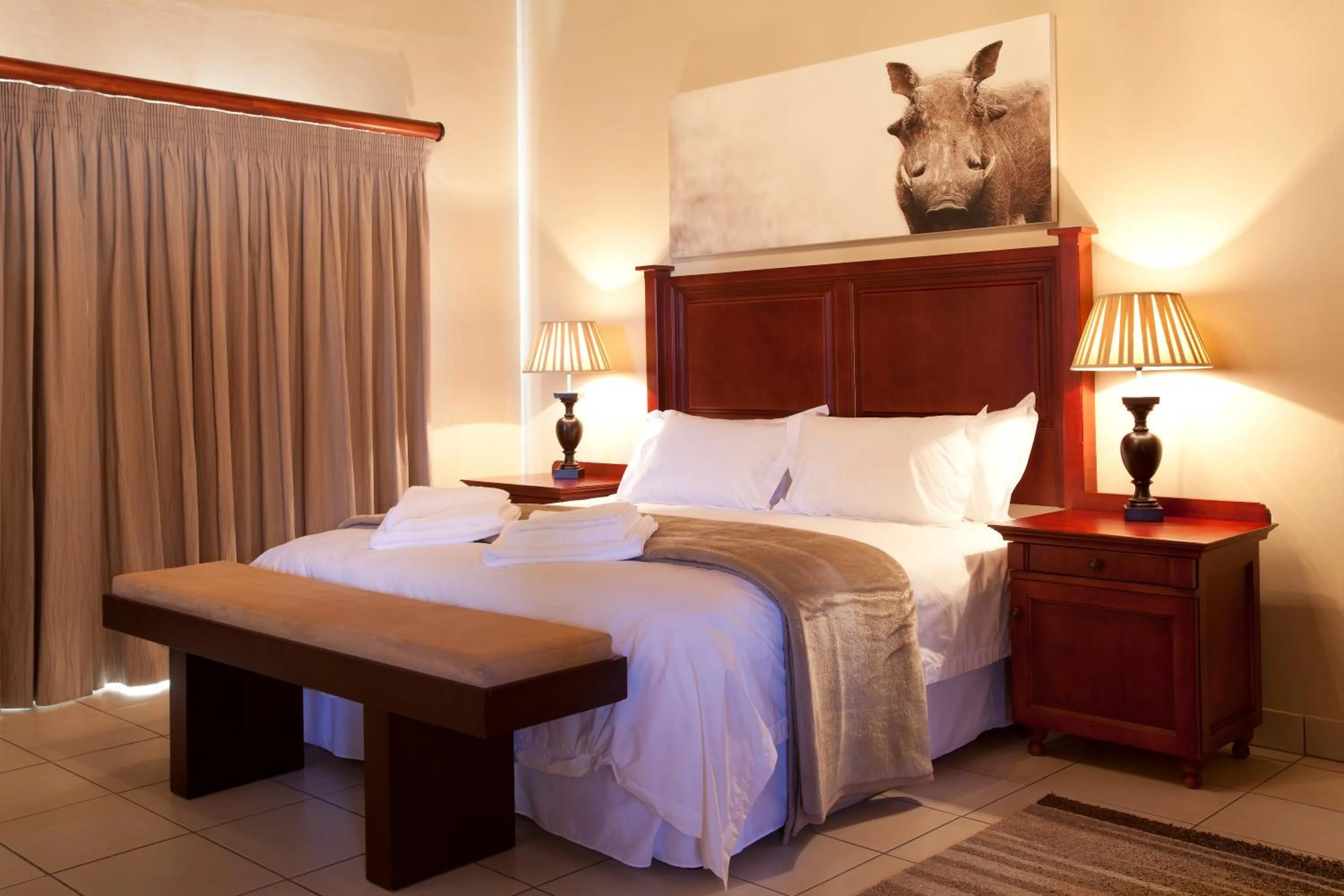 Bedroom, Bed in Whispering Waters