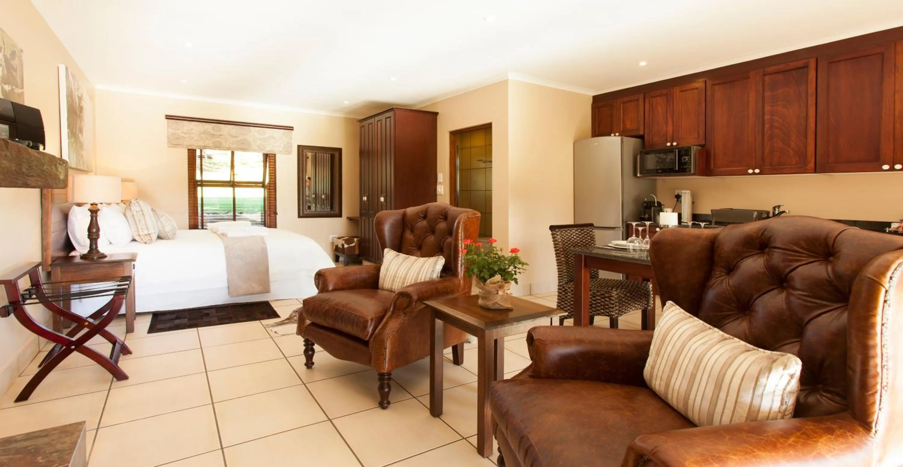 Photo of the whole room in Whispering Waters