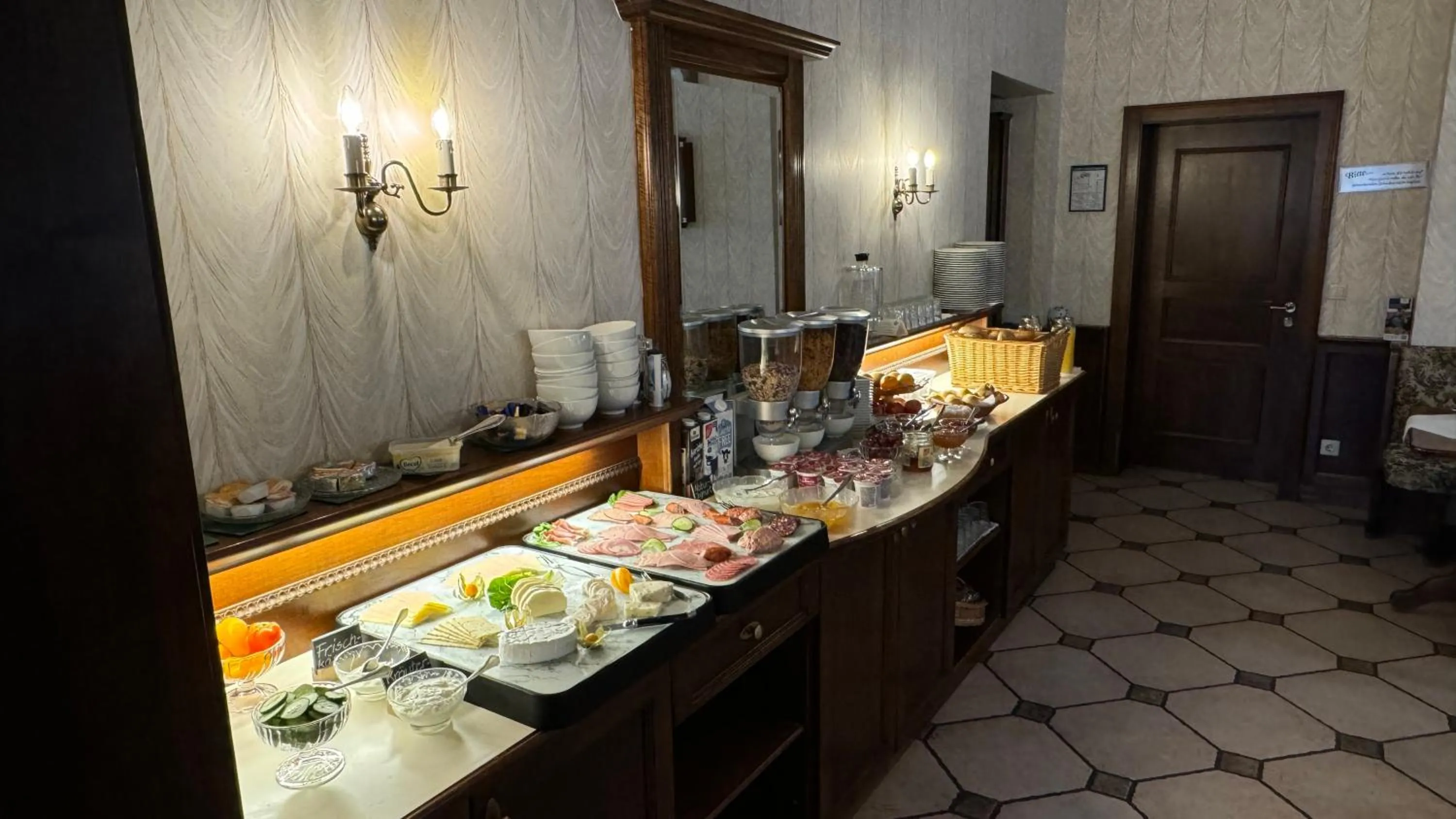 Buffet breakfast in Braugasthof Papiermühle