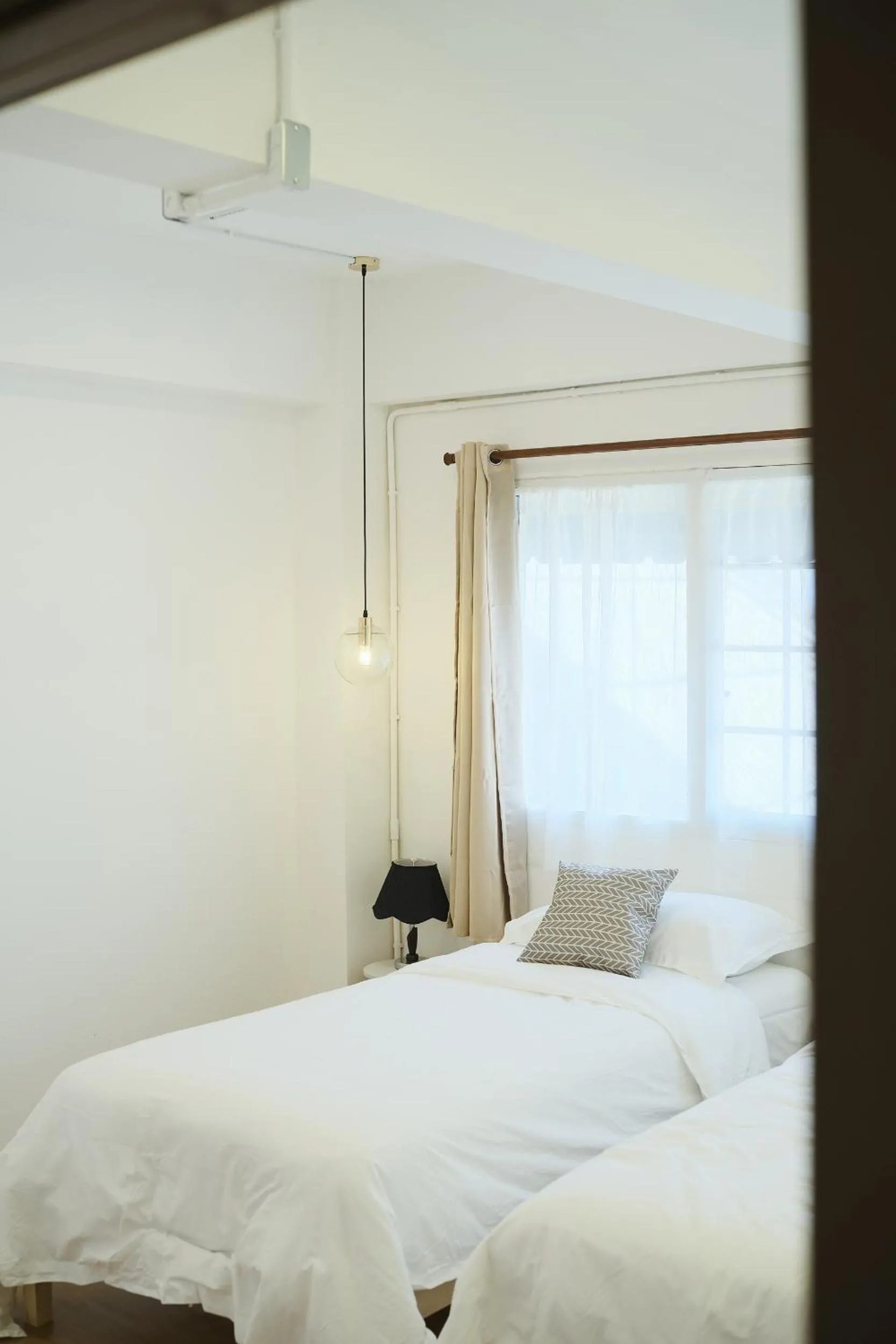 Private Full-Floor Spacious 5BR in China Town
