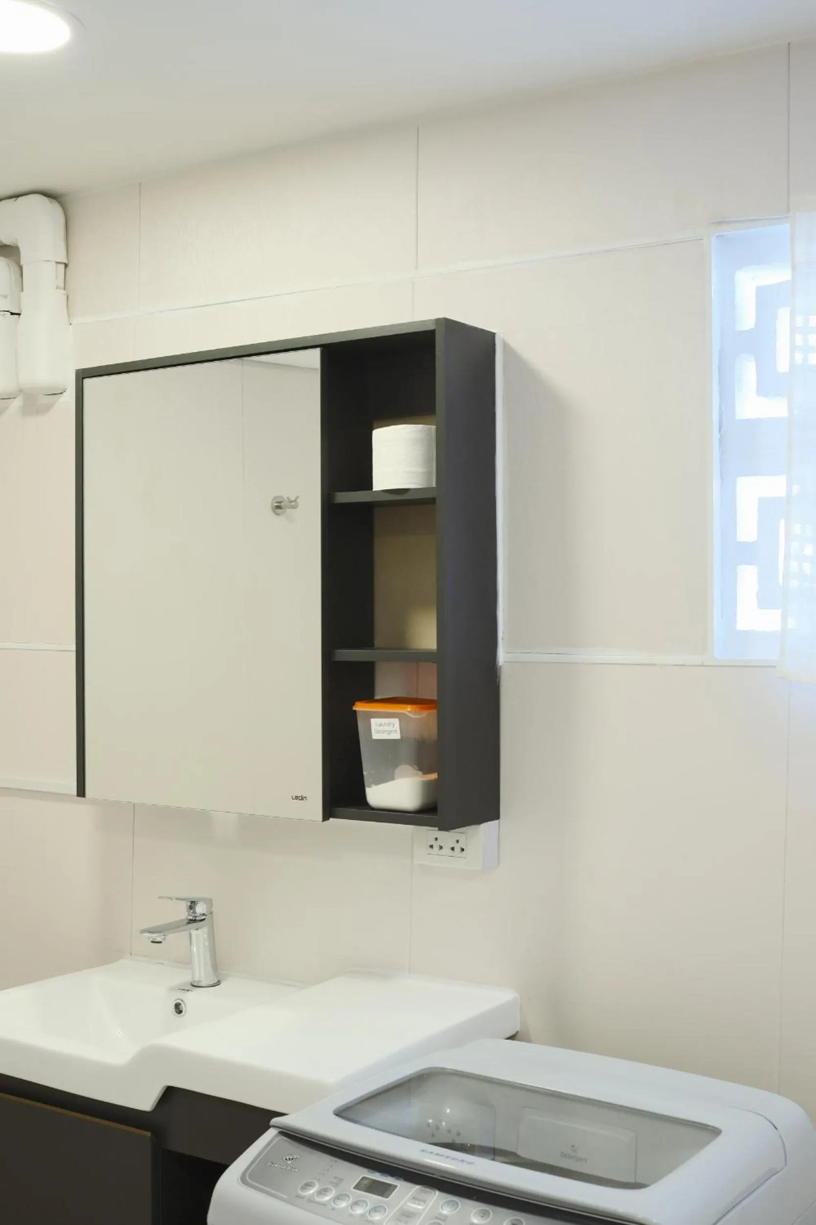 Private Full-Floor Spacious 5BR in China Town