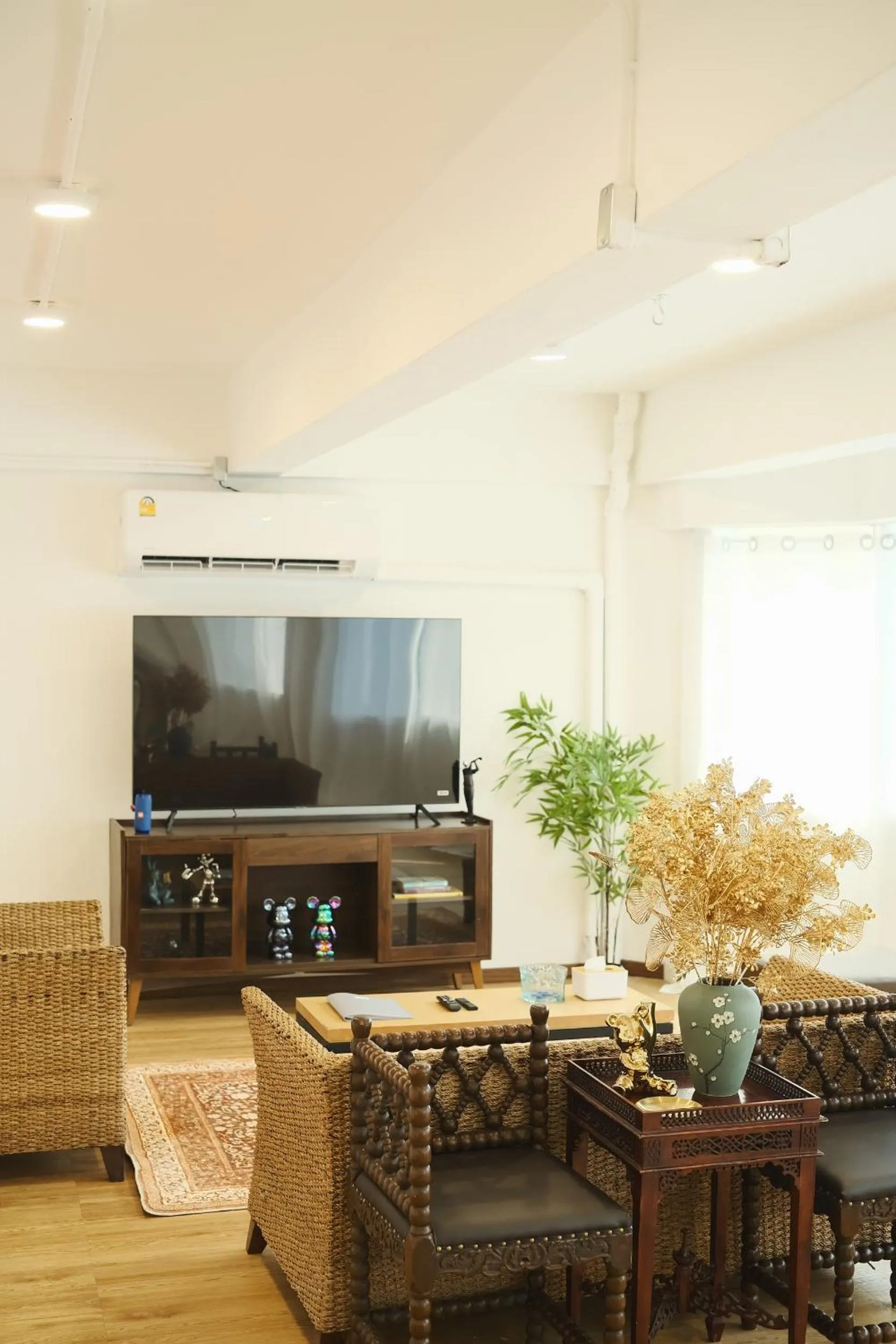 Deluxe Apartment in Private Full-Floor Spacious 5BR in China Town