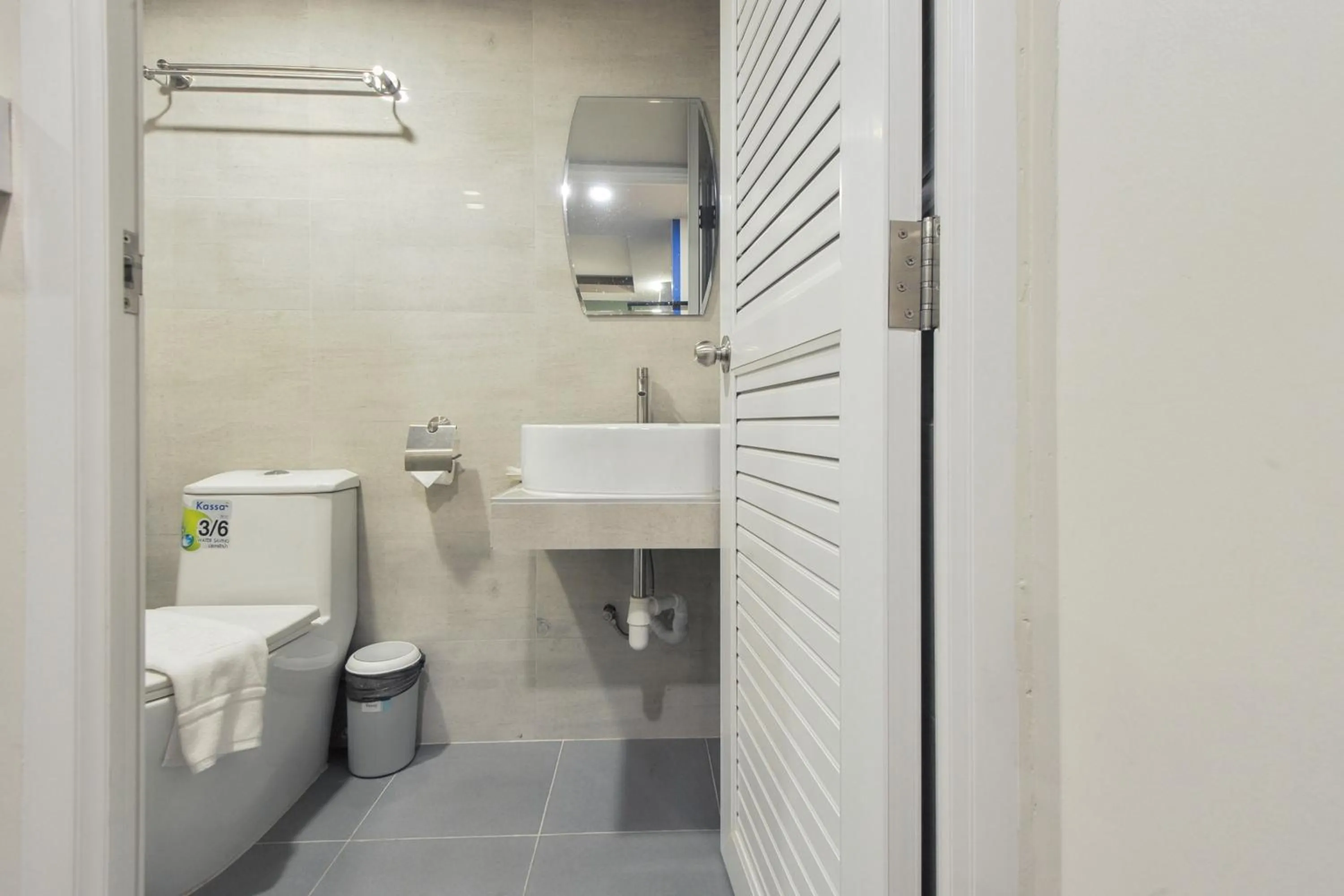 Toilet in Ployburi Boutique Hotel