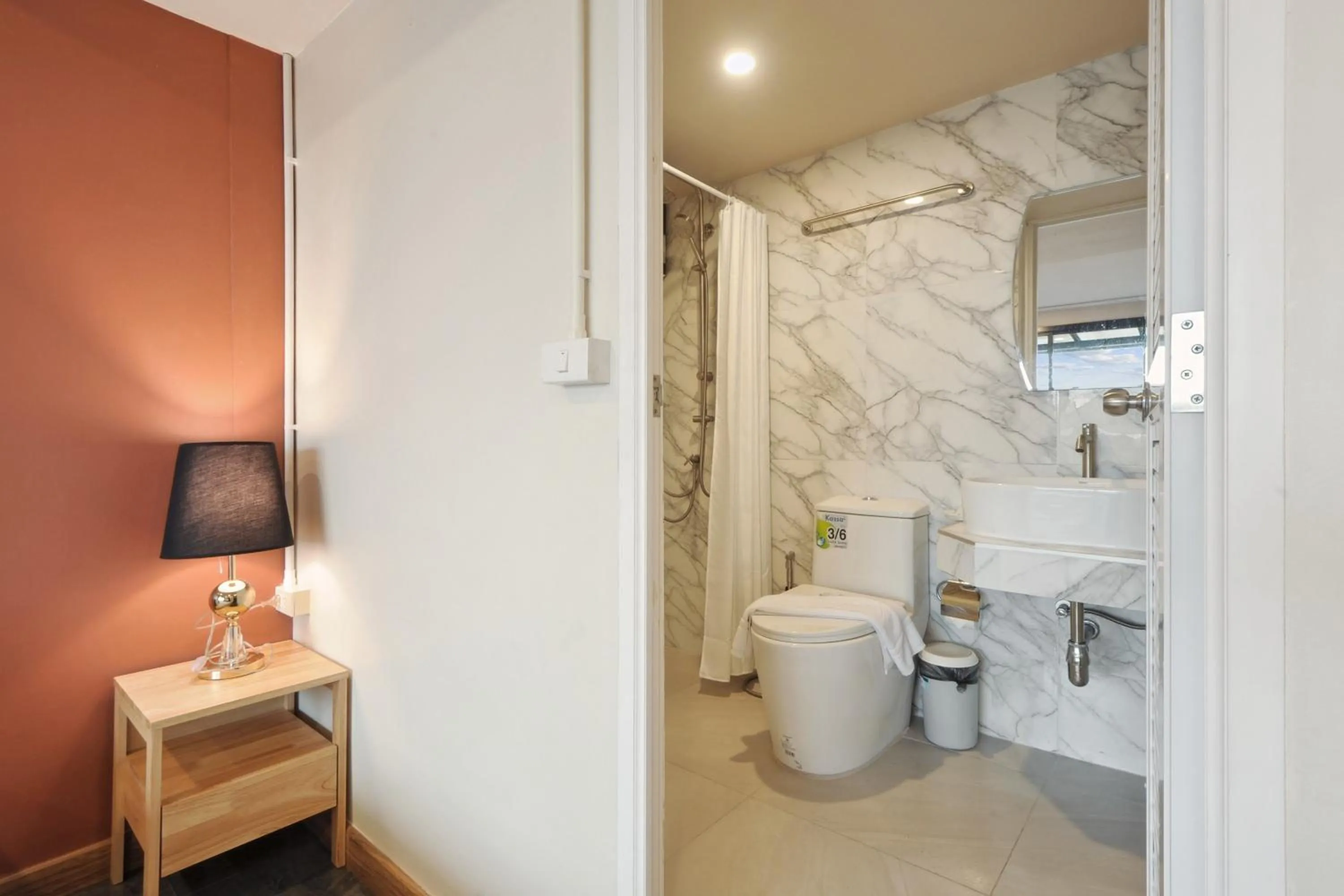 Toilet in Ployburi Boutique Hotel