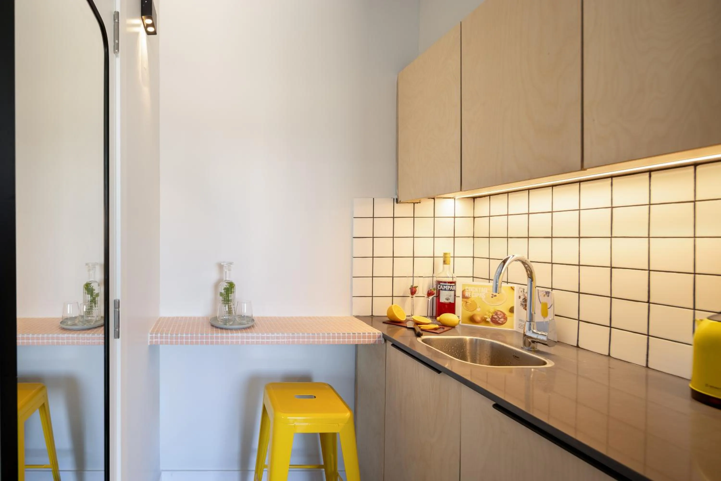 Kitchen or kitchenette in Savanna - by Loginn Tel-Avivian hotels