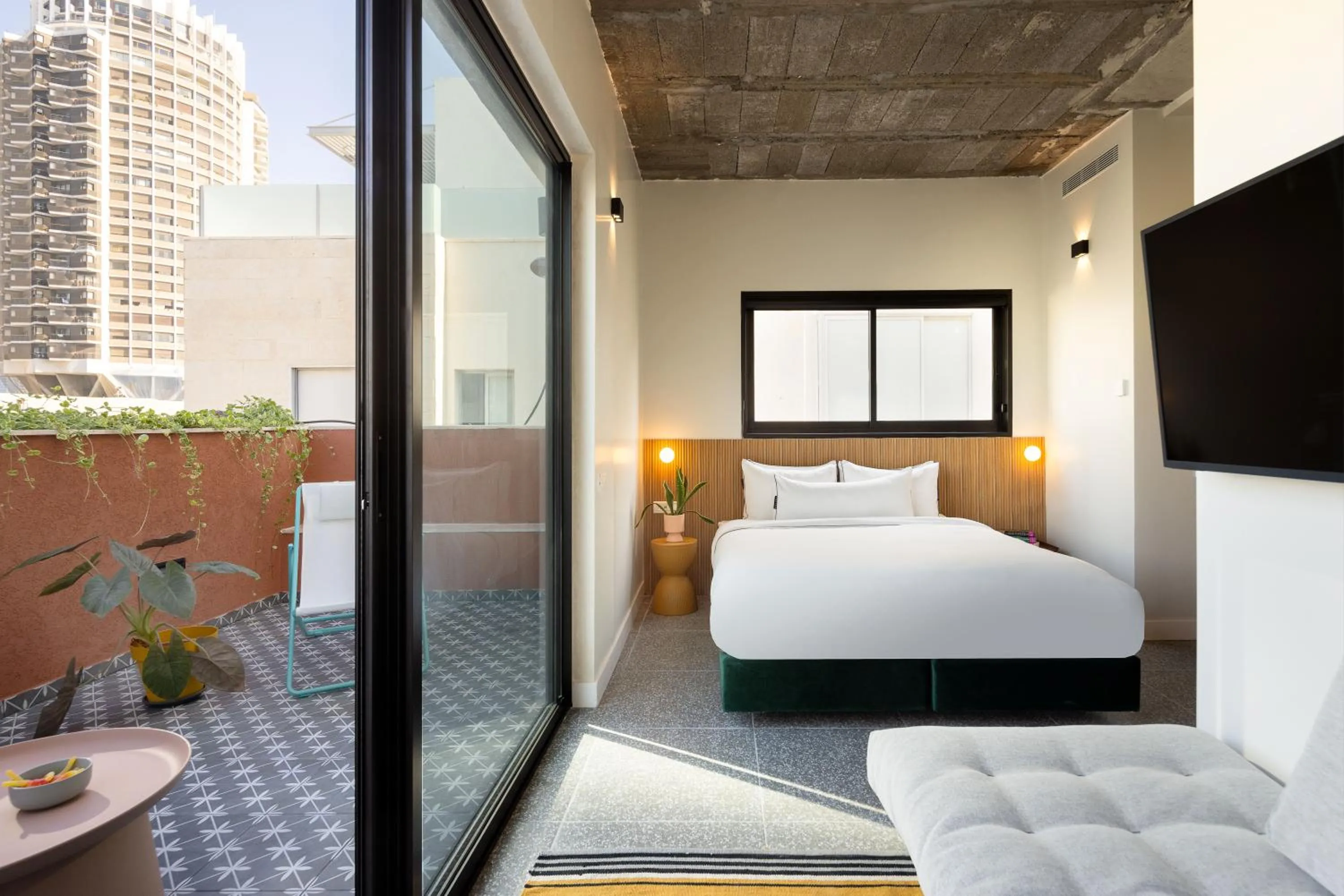 View (from property/room), Bed in Savanna - by Loginn Tel-Avivian hotels