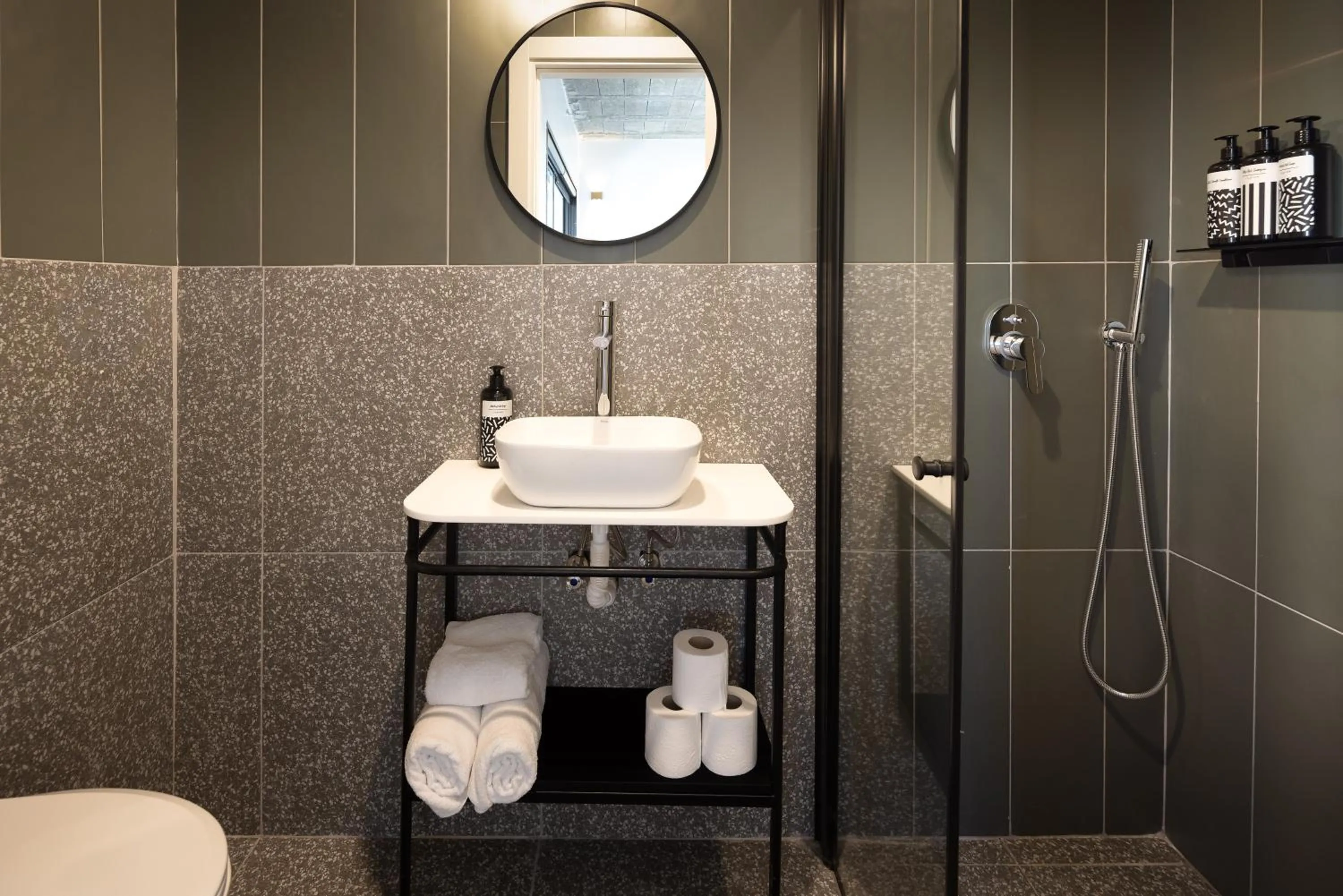 Shower in Savanna - by Loginn Tel-Avivian hotels