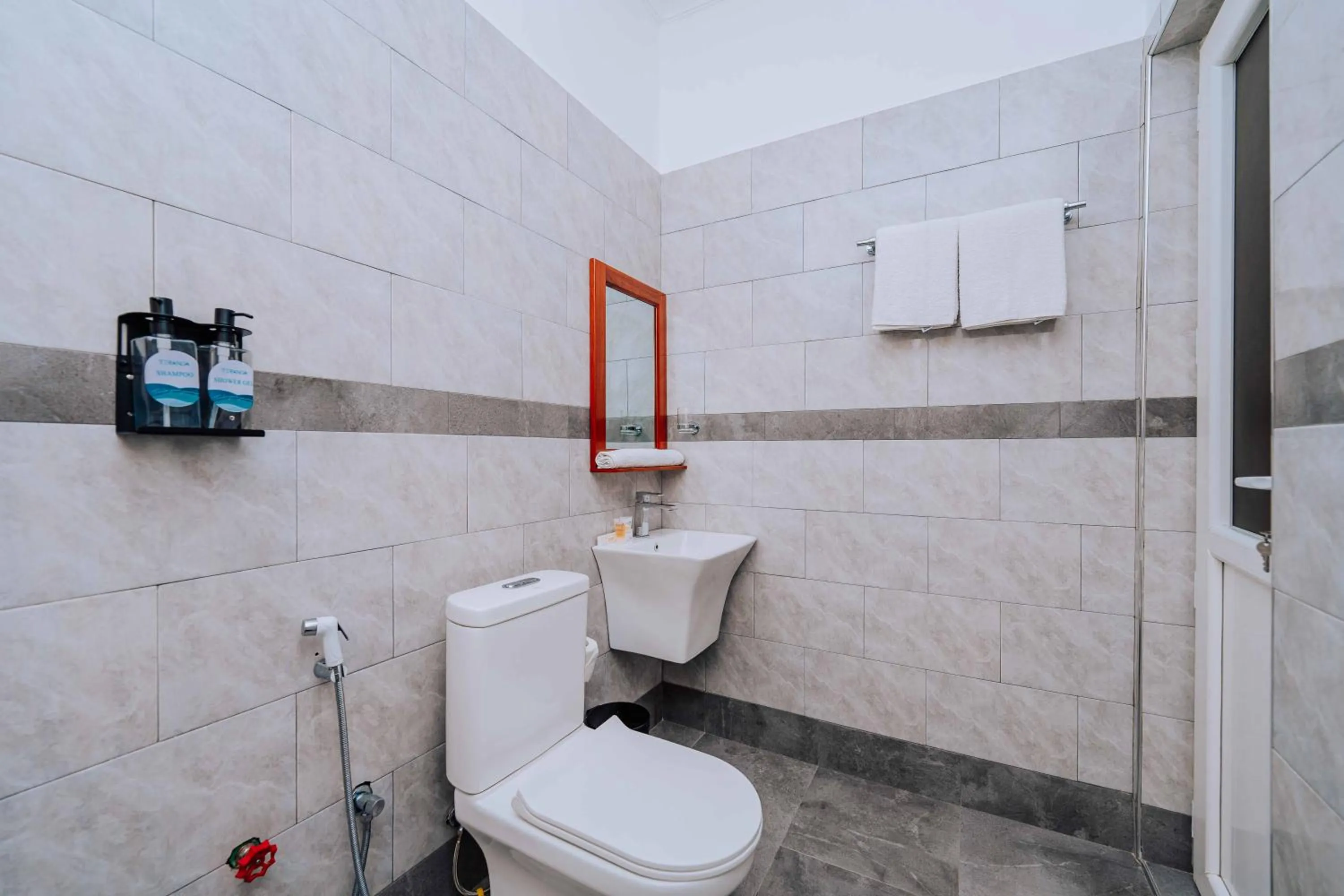 Shower in Teranga Lodge and Restaurant