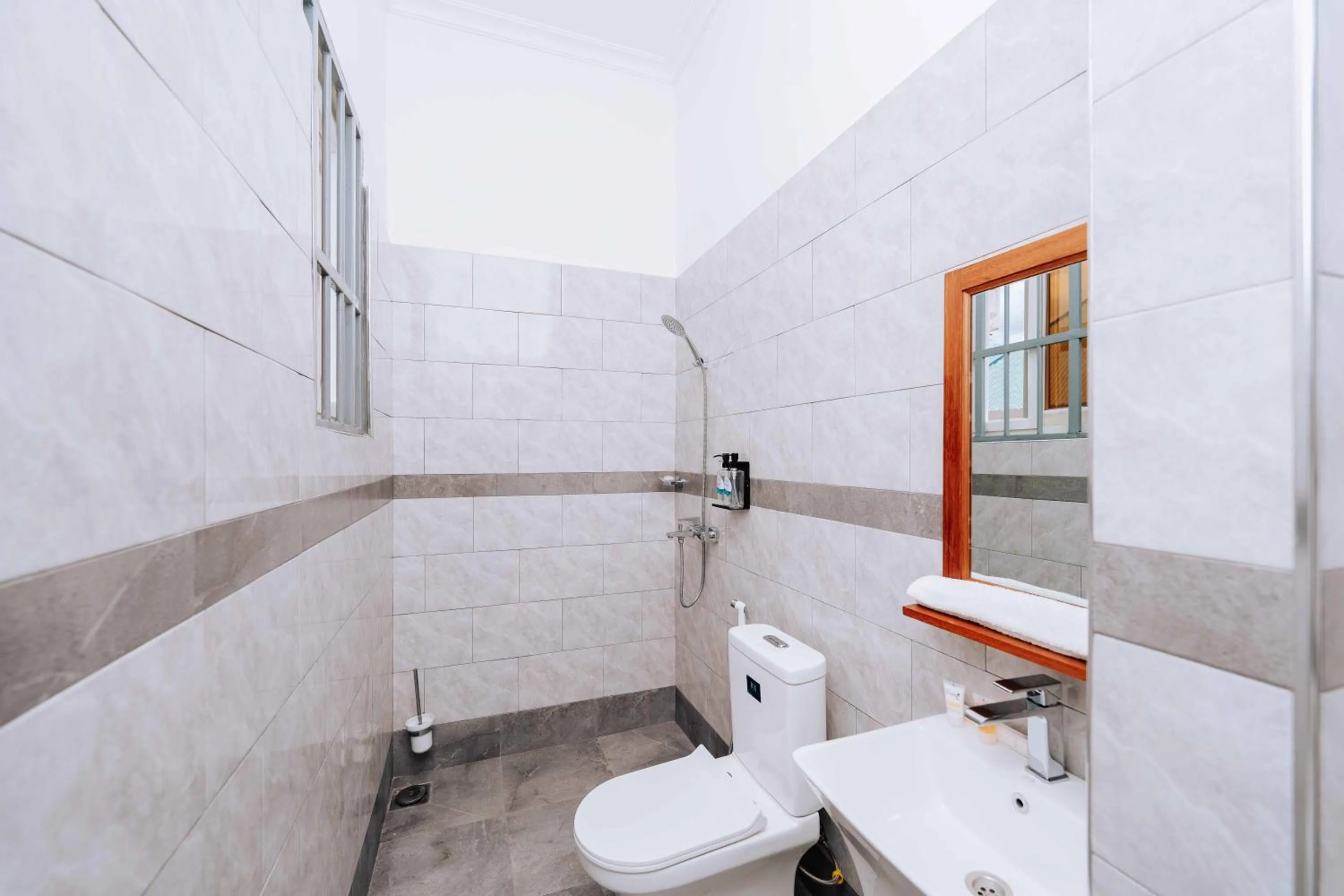 Shower in Teranga Lodge and Restaurant