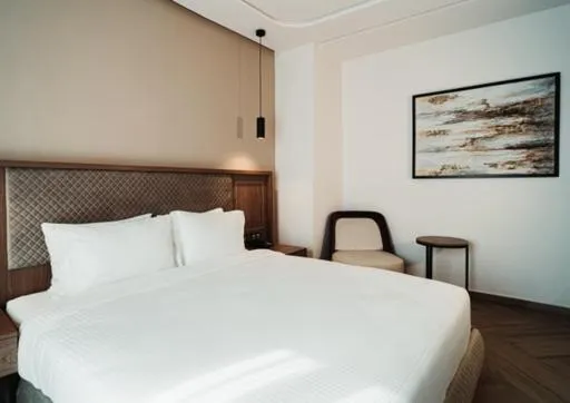 Bedroom, Bed in City Hotel by Waves