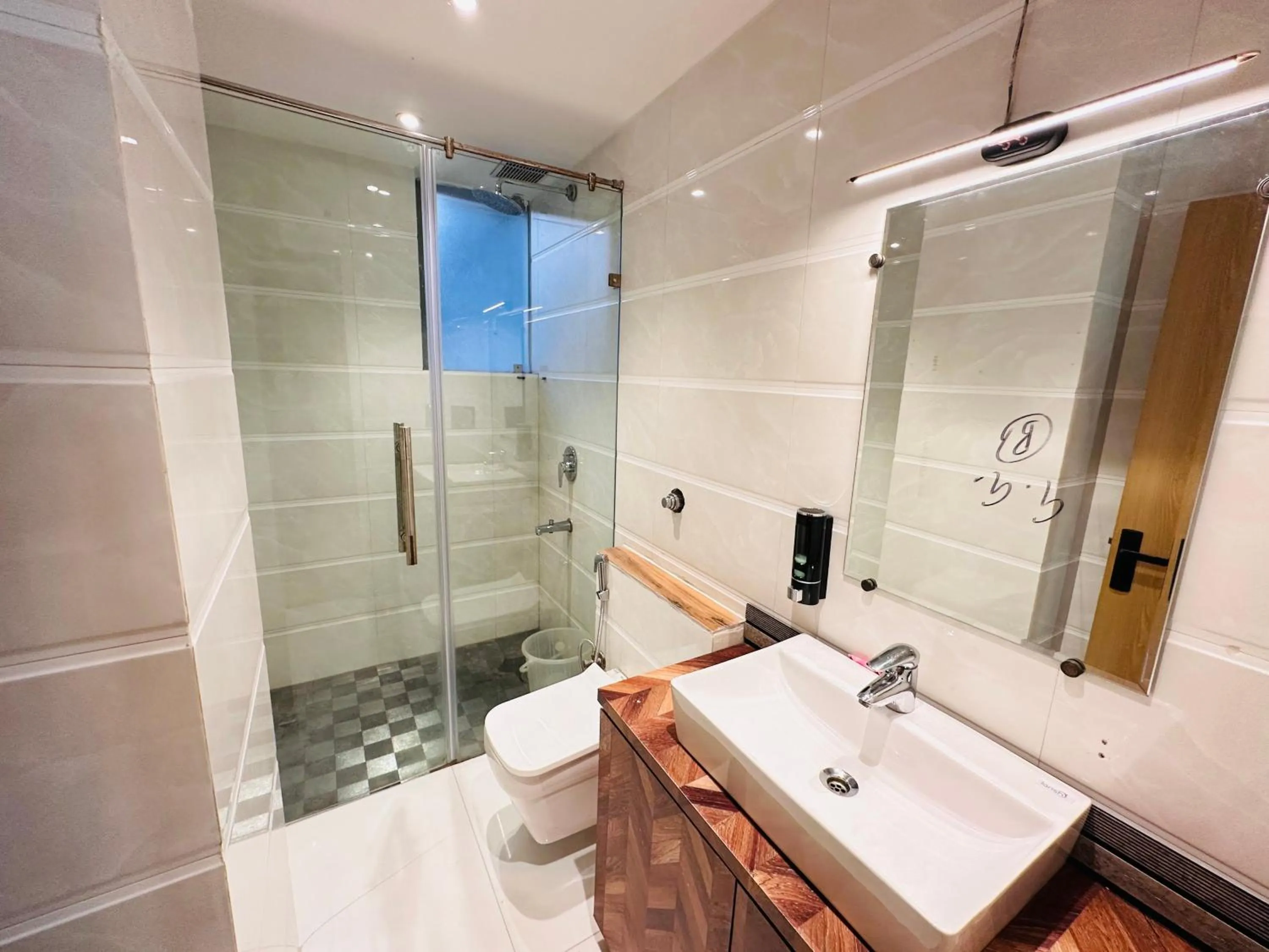 Shower in Hotel IP Swarn near Anand Vihar Vaishali Ghaziabad