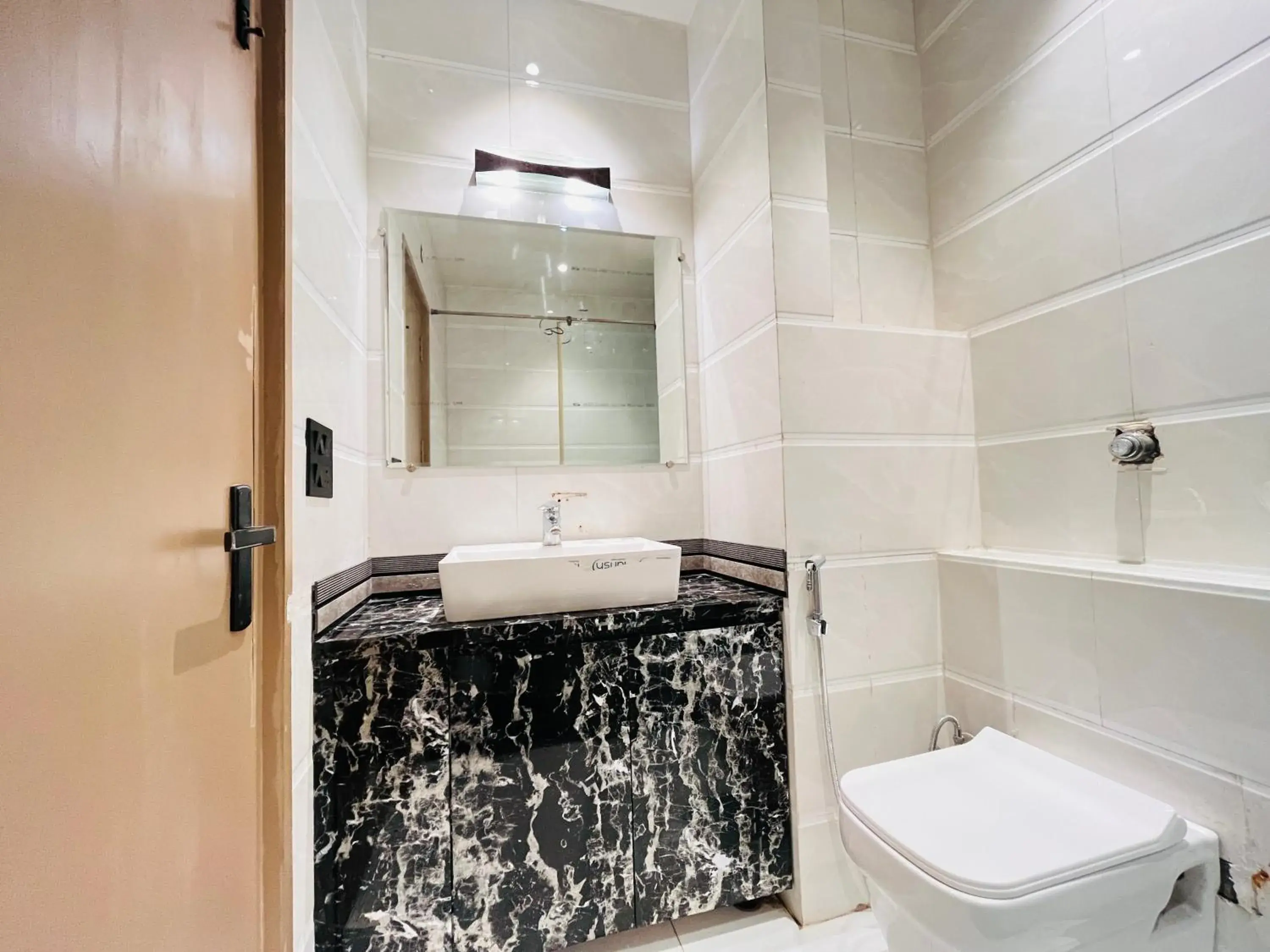 Hotel IP Swarn near Anand Vihar Vaishali Ghaziabad Hotel IP Swarn near Anand Vihar Vaishali Ghaziabad